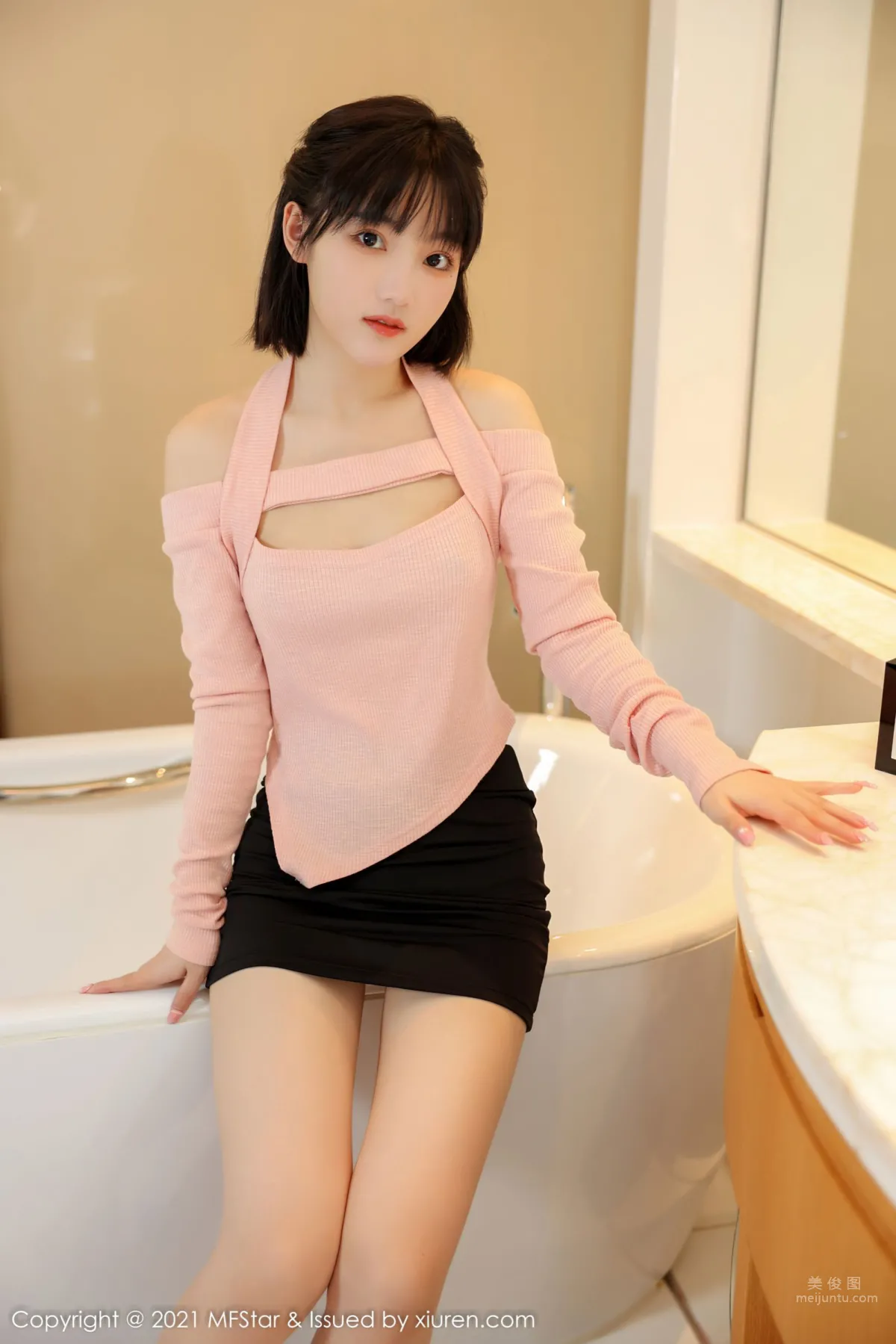 [MFStar] 2021.12.06 VOL.545 甜筒晓彤_1
