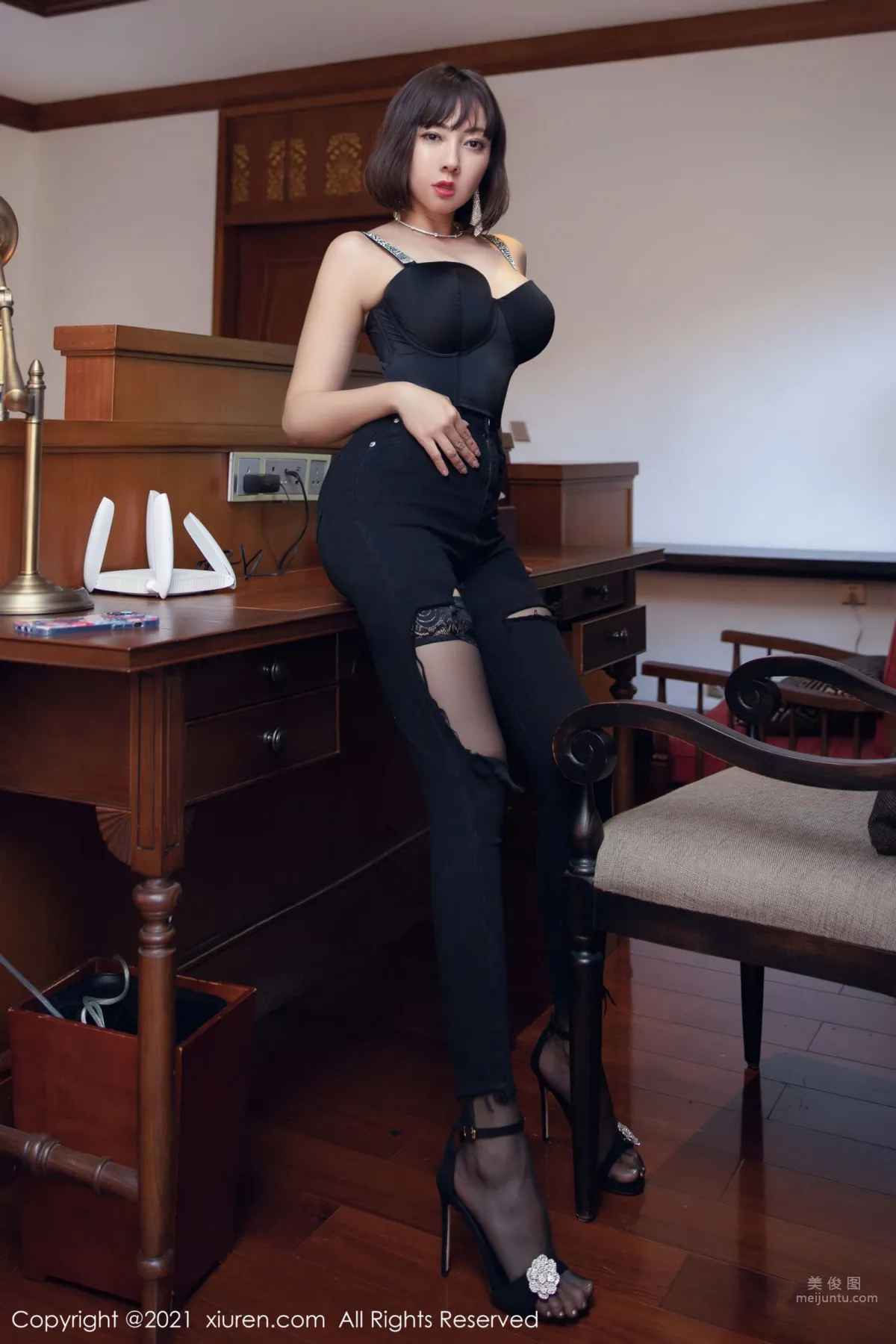 [XiuRen] 2021.11.30 No.4277 果兒Victoria 2