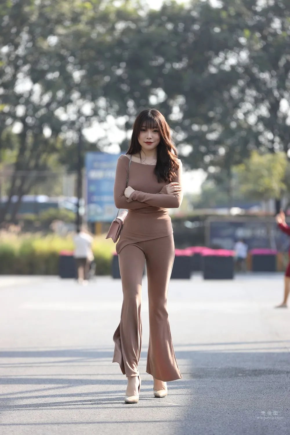 City Beauty Zhizhi Booty, Off-Shoulder Sexy Tight Slit Pants photo 14