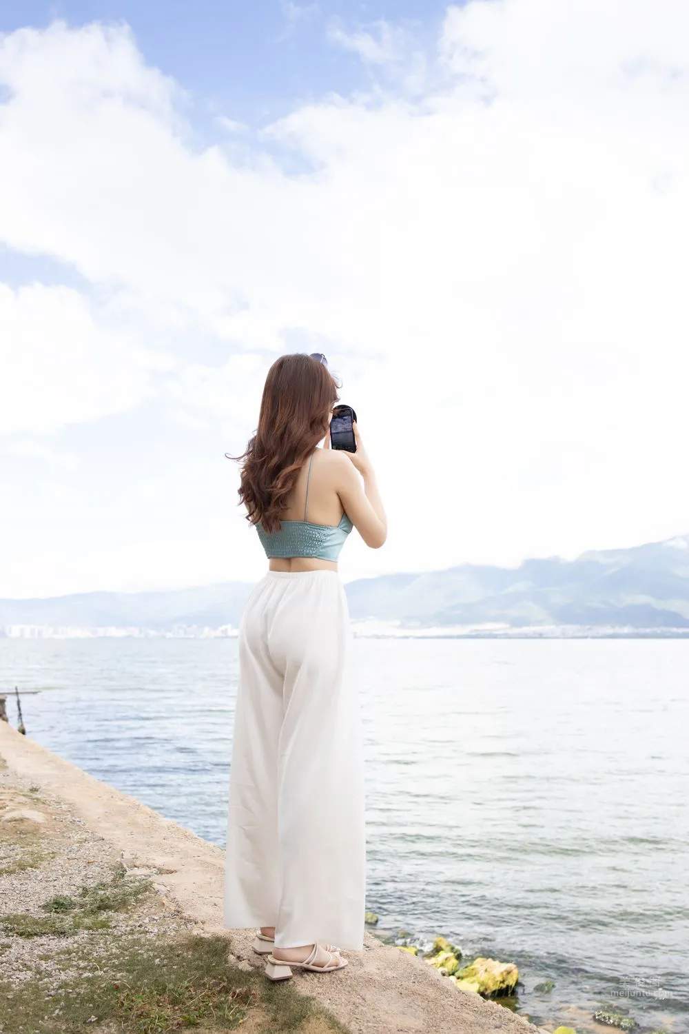 Urban Beauty Zhizhi Tight White Long Pants photo 2
