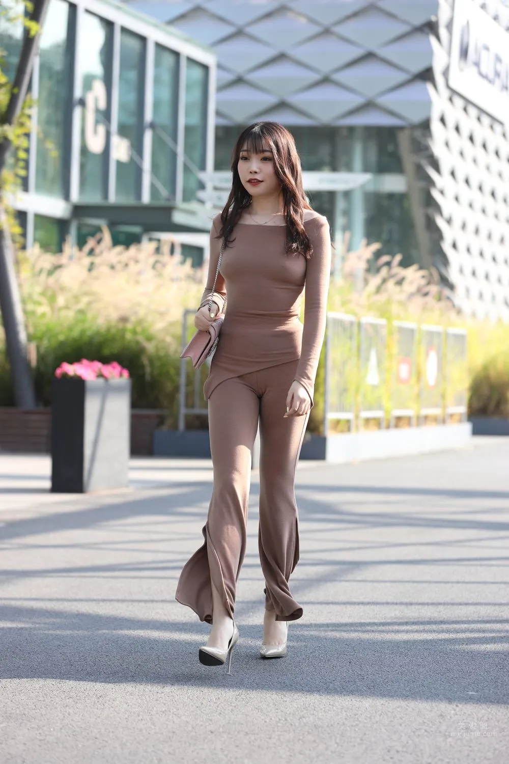City Beauty Zhizhi Booty, Off-Shoulder Sexy Tight Slit Pants photo 22