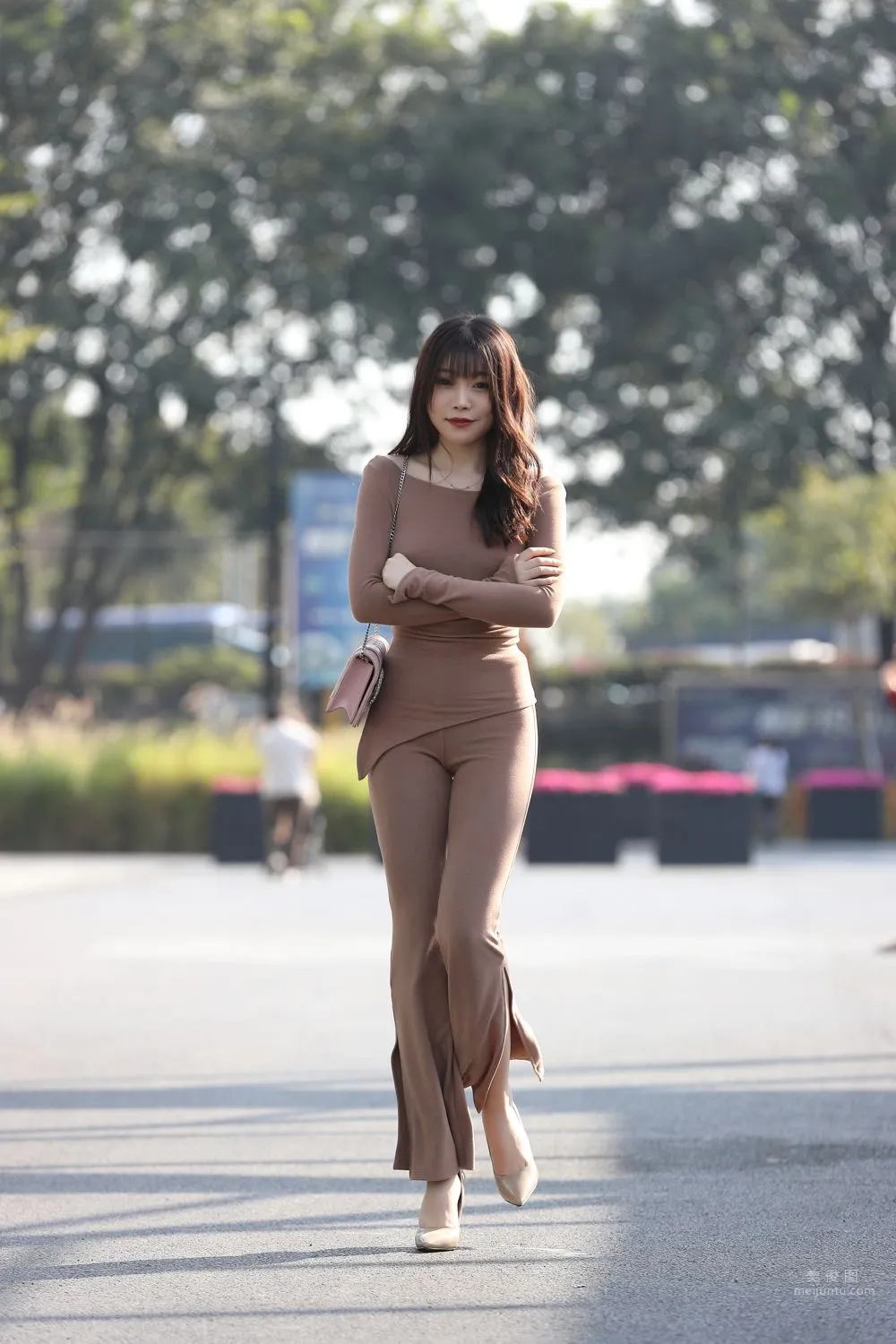 City Beauty Zhizhi Booty, Off-Shoulder Sexy Tight Slit Pants photo 15