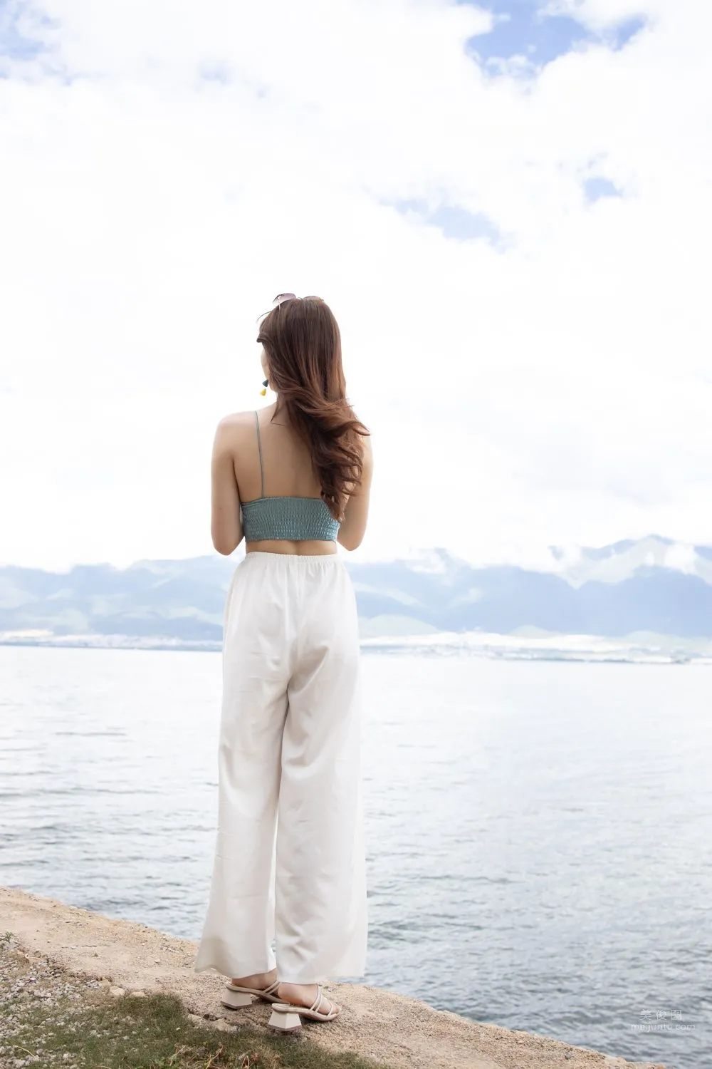 Urban Beauty Zhizhi Tight White Long Pants photo 3