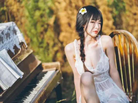 清水由乃 - 田園蕾絲裙