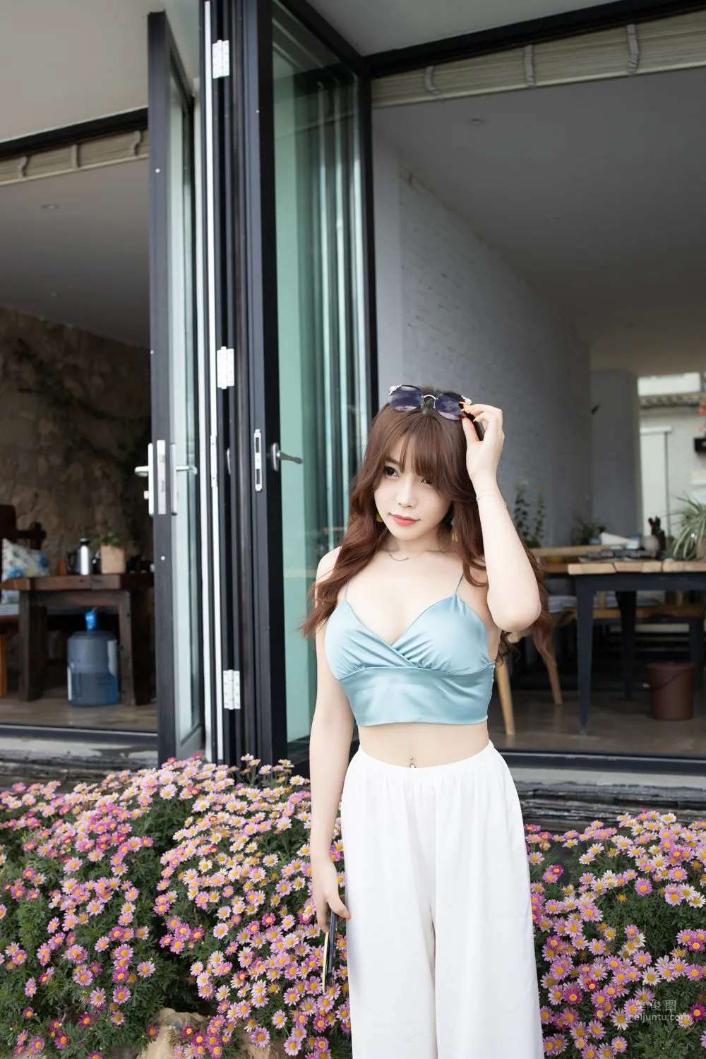 Urban Beauty Zhizhi Tight White Long Pants photo 17