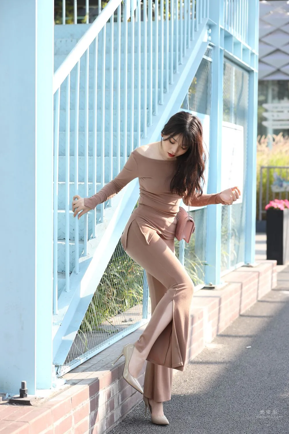 City Beauty Zhizhi Booty, Off-Shoulder Sexy Tight Slit Pants photo 29