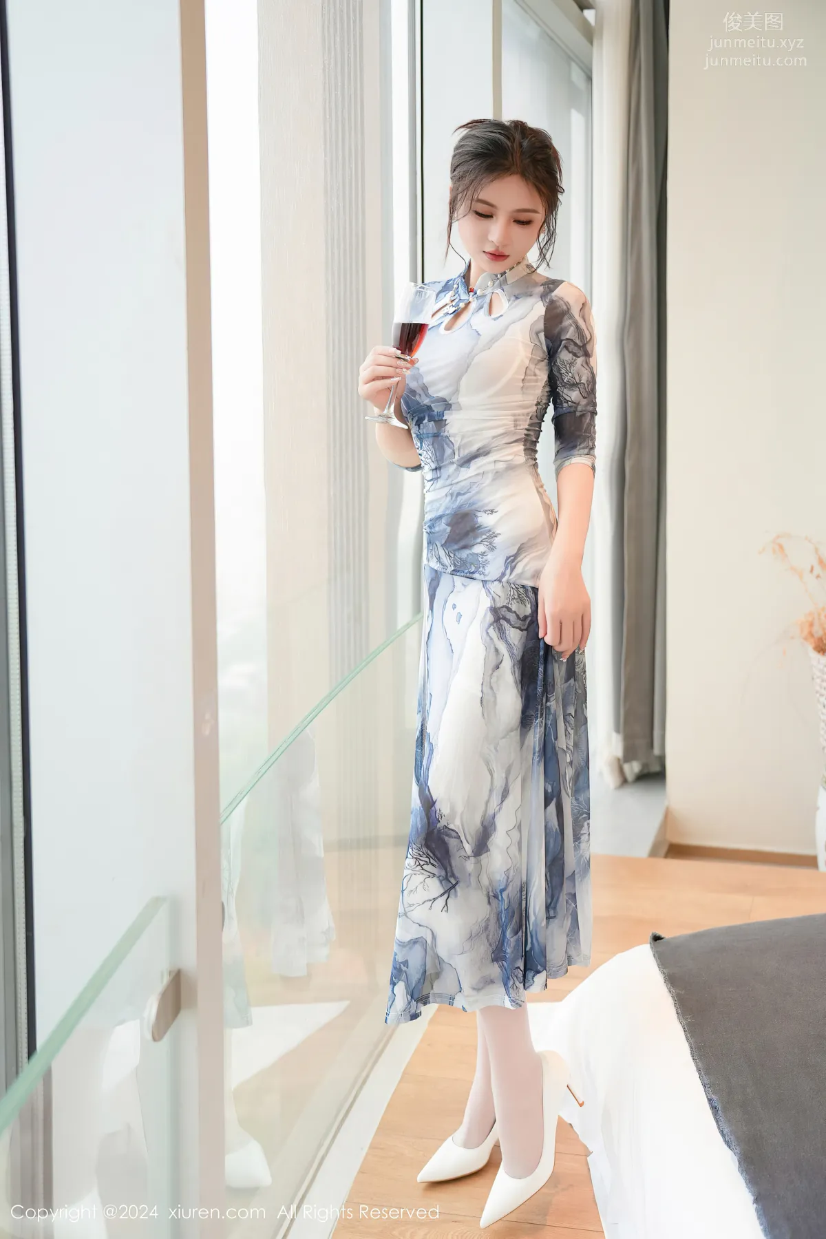 [Xiuren秀人網]2024.05.23 NO.8587 Emily尹菲 2