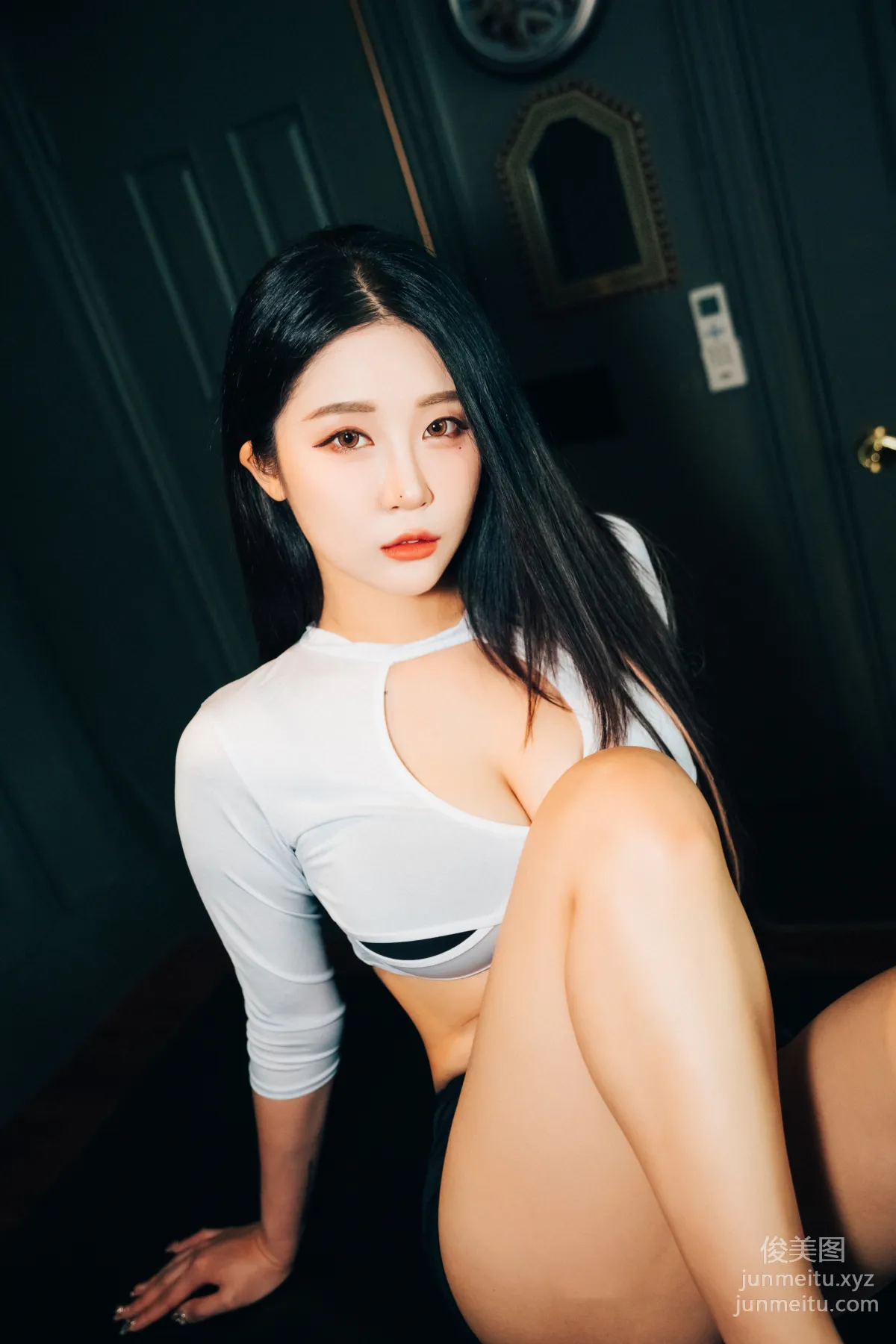 Bomi: LOOZY 004. - roommate photo 6
