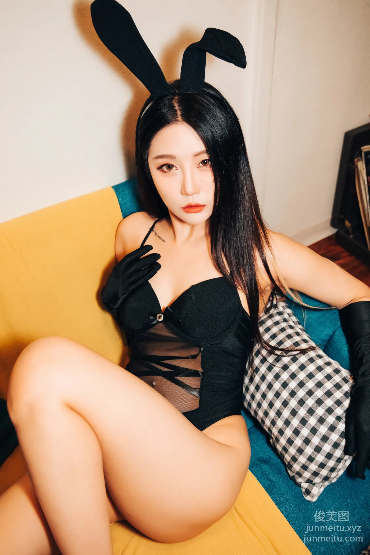 Bomi: LOOZY 004. - roommate photo 27
