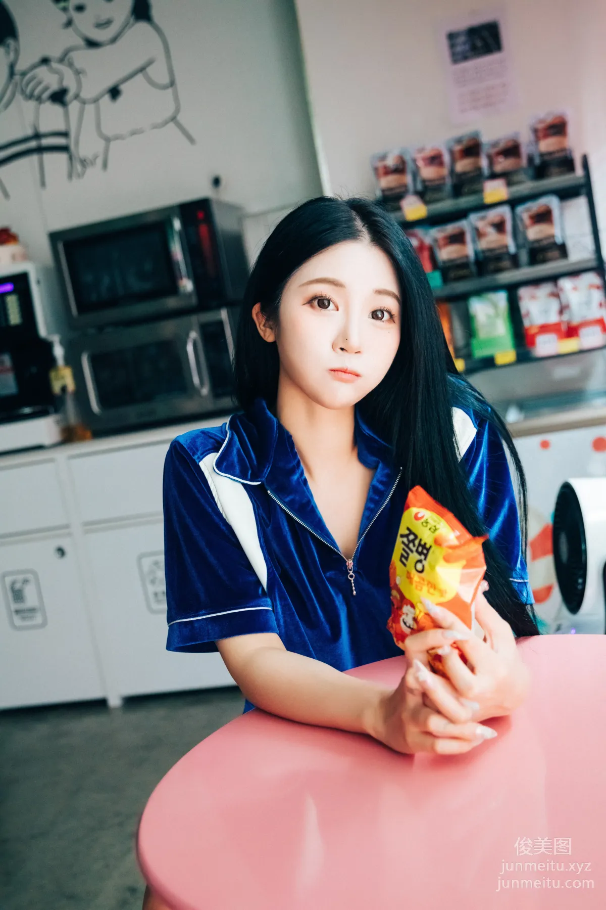 Bomi: LOOZY 028. - Part Timer photo 61