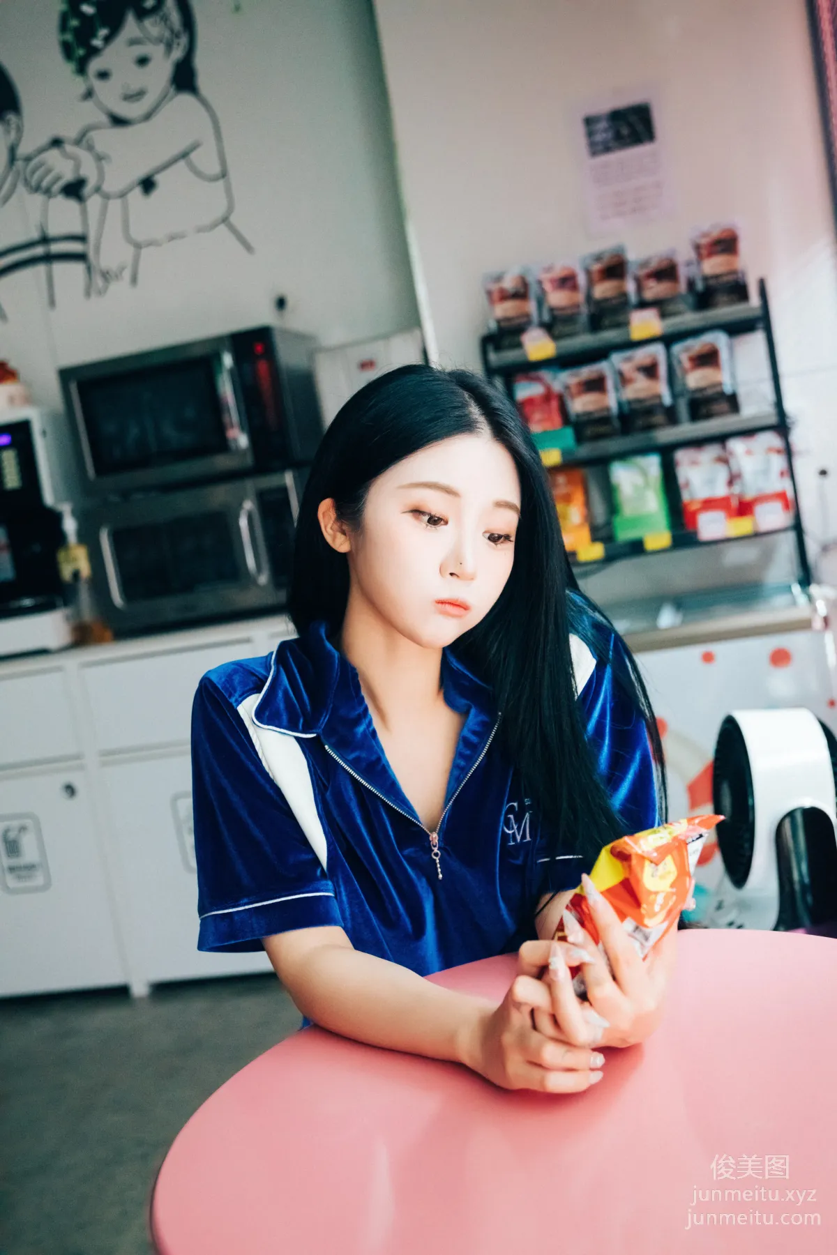 Bomi: LOOZY 028. - Part Timer photo 62