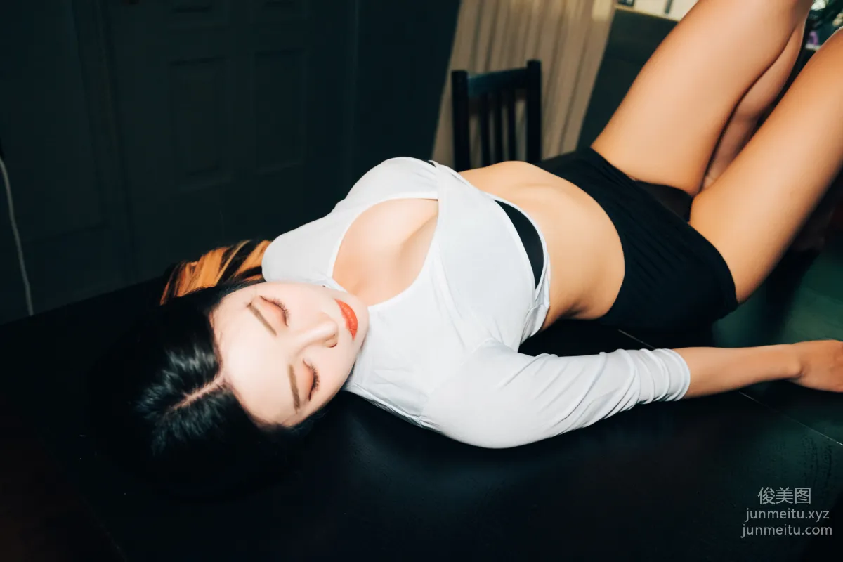 Bomi: LOOZY 032. Roomate photo 2