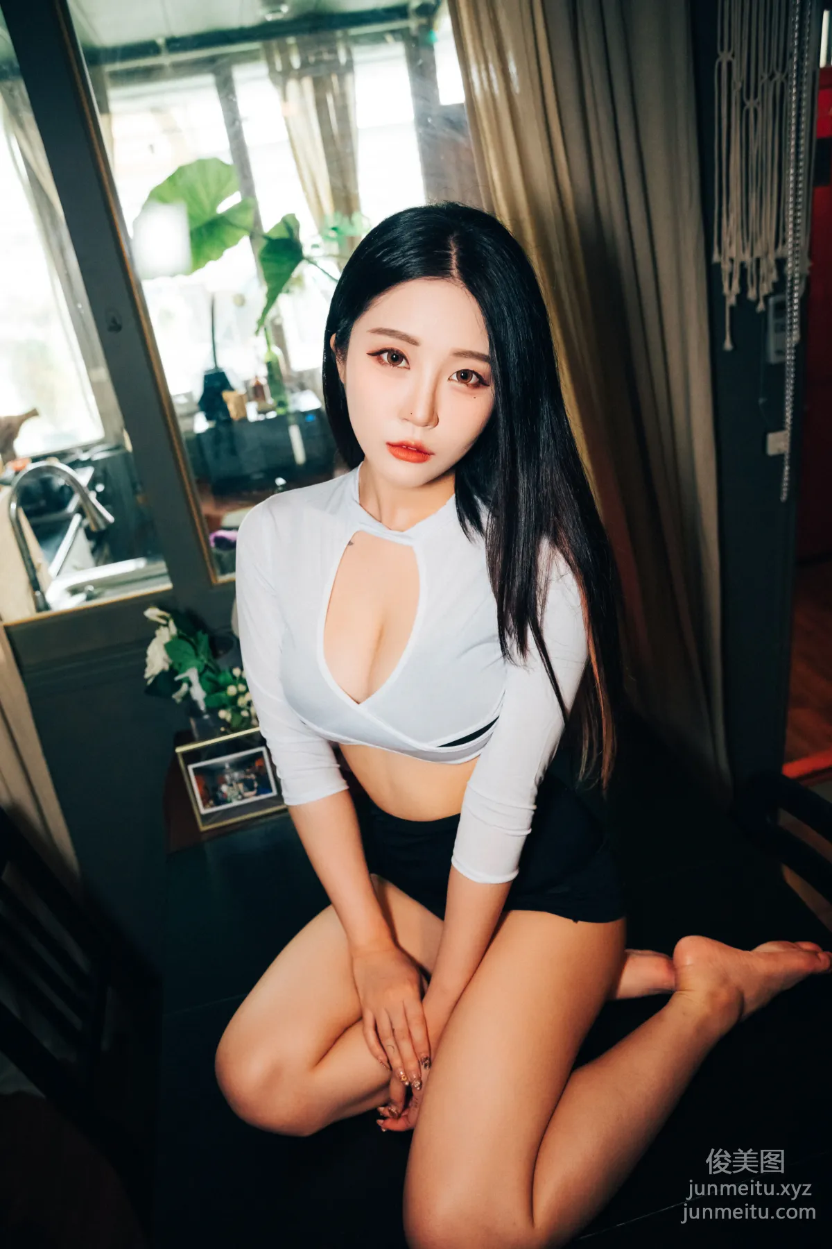 Bomi: LOOZY 032. Roomate photo 12