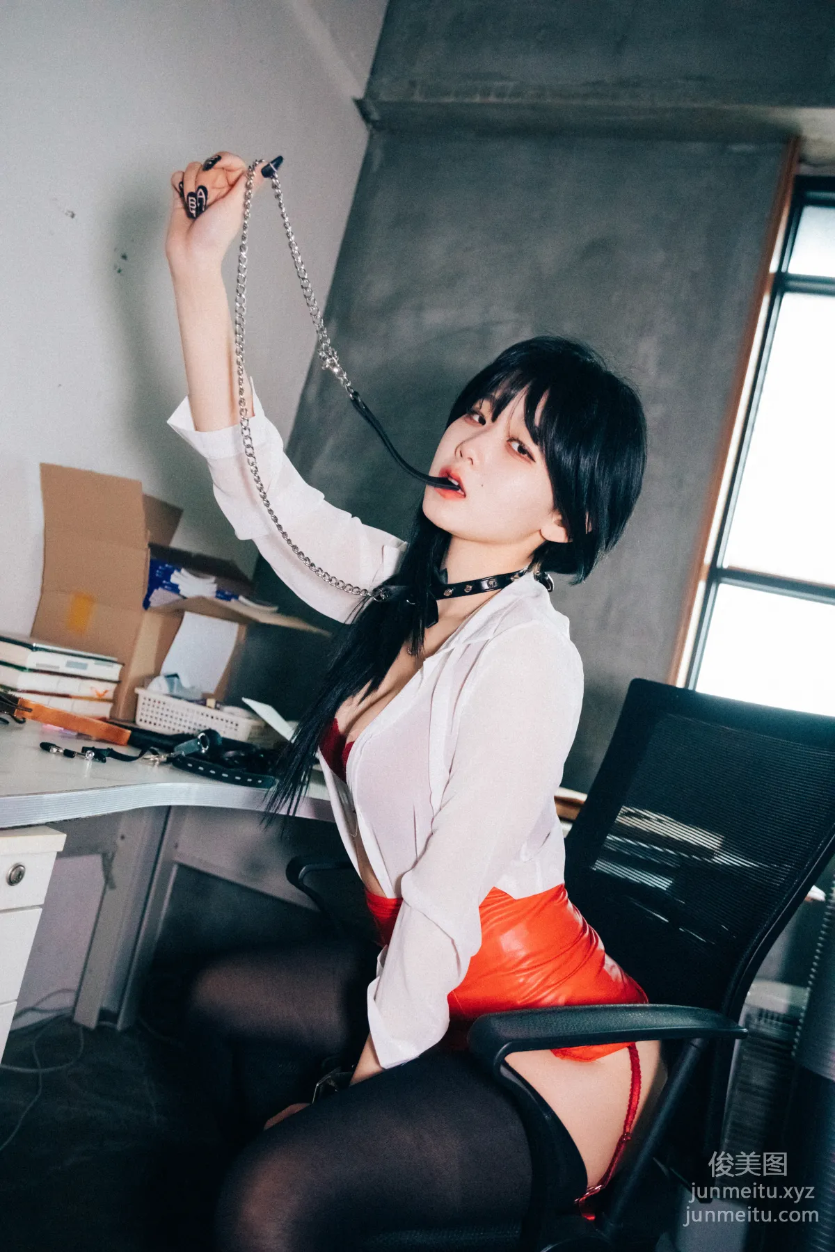 Zia: LOOZY 046. Office slave photo 181