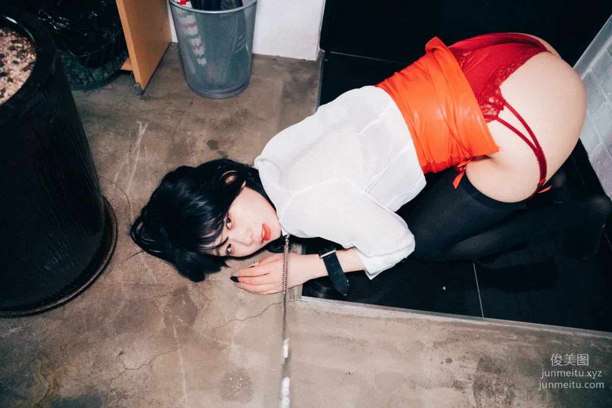 Zia: LOOZY 046. Office slave photo 97