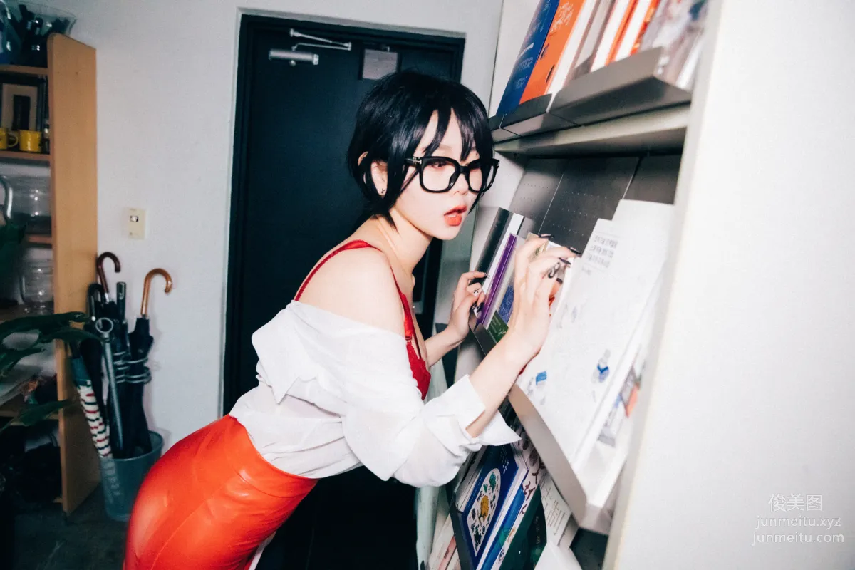 Zia: LOOZY 046. Office slave photo 84