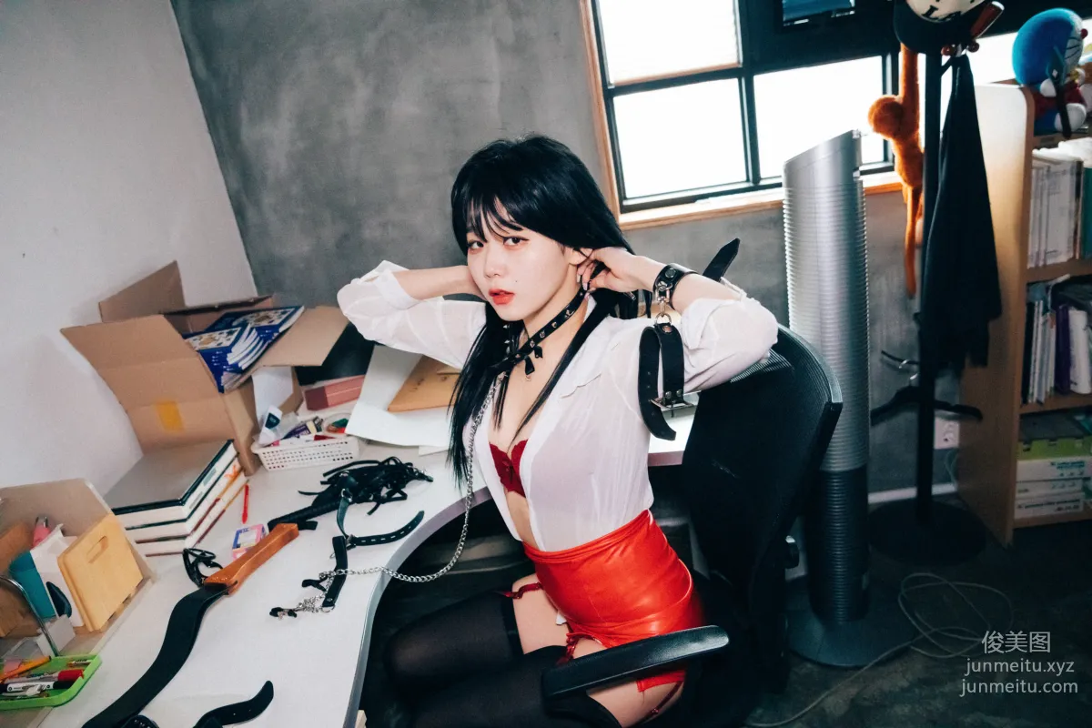 Zia: LOOZY 046. Office slave photo 57