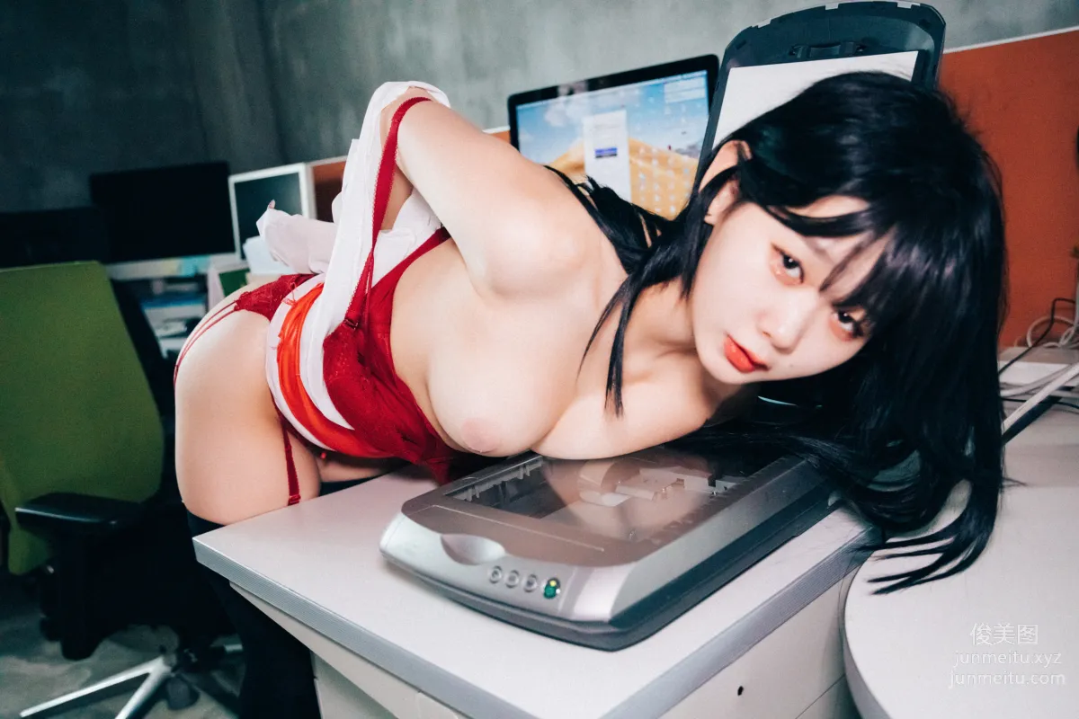 Zia: LOOZY 046. Office slave photo 145