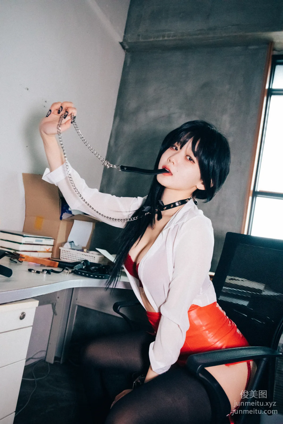 Zia: LOOZY 046. Office slave photo 192