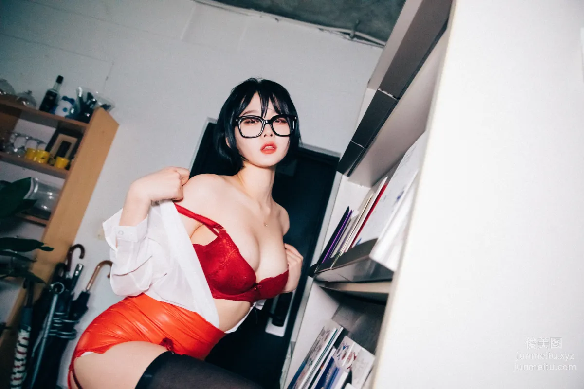 Zia: LOOZY 046. Office slave photo 76