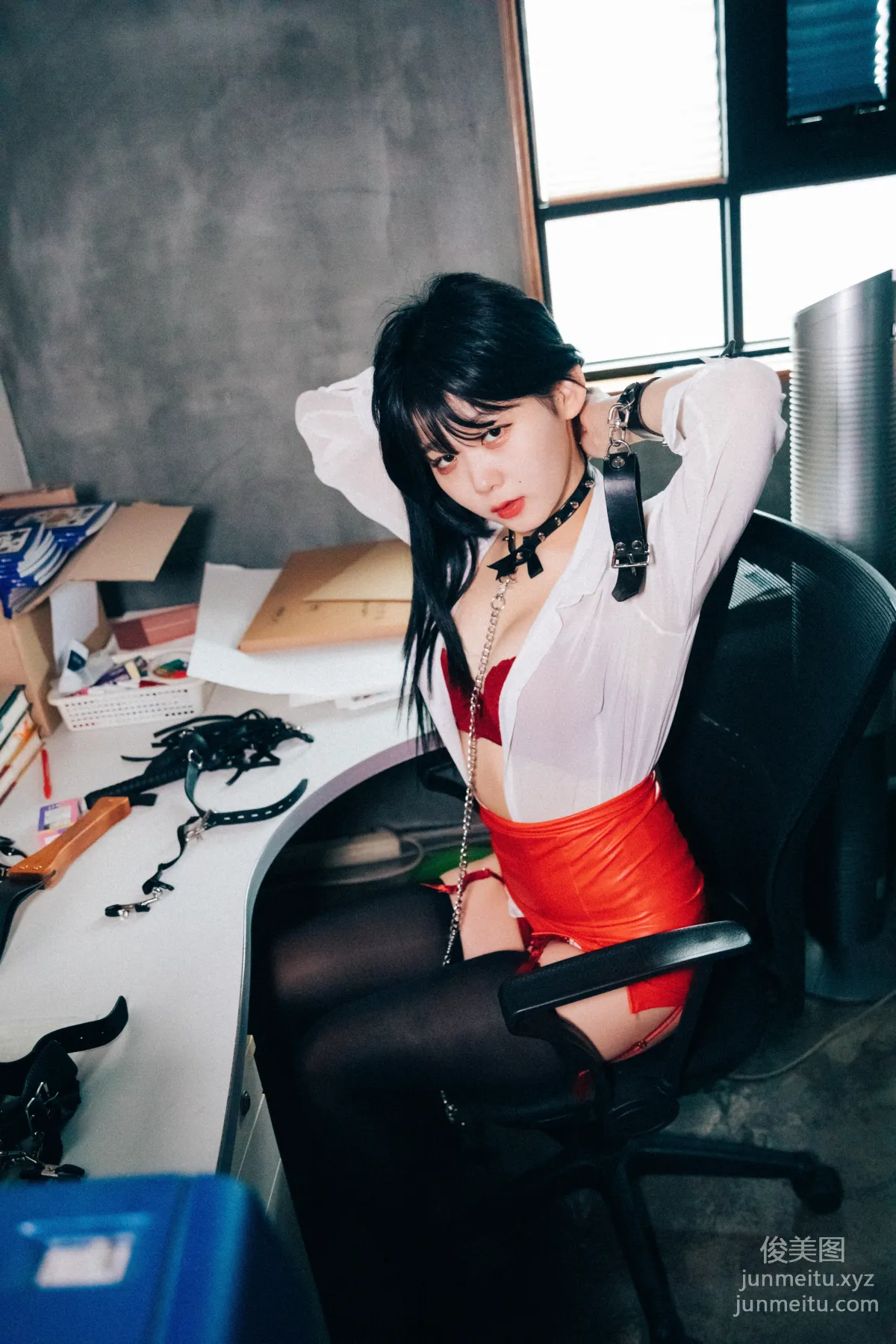 Zia: LOOZY 046. Office slave photo 35