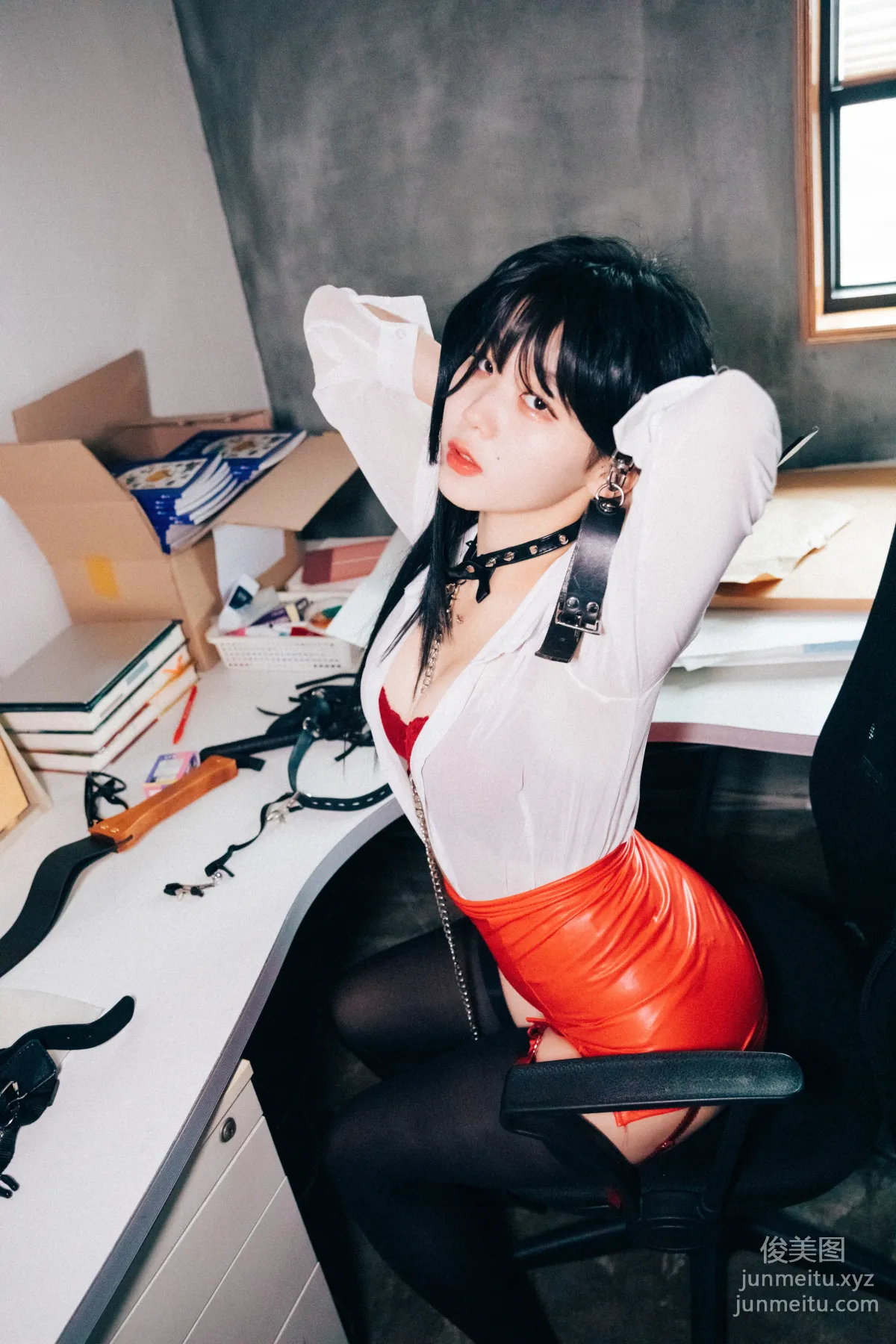 Zia: LOOZY 046. Office slave photo 24