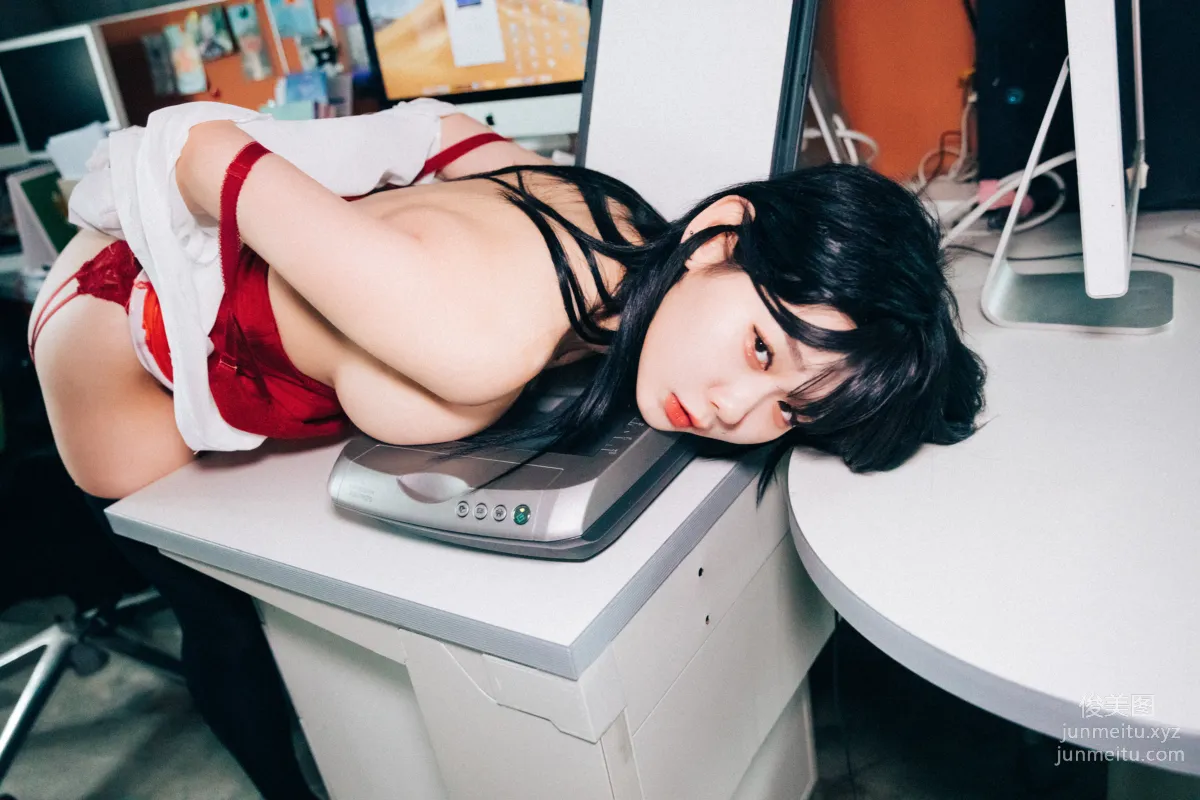 Zia: LOOZY 046. Office slave photo 144