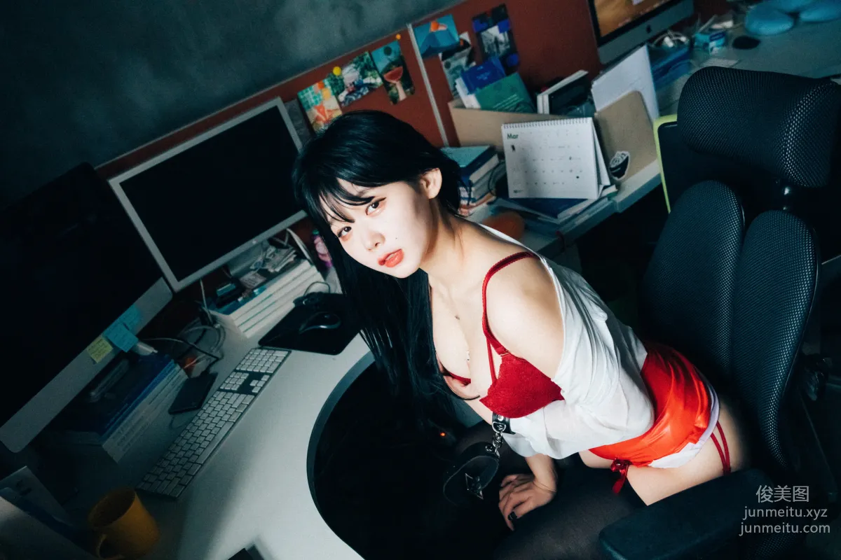 Zia: LOOZY 046. Office slave photo 128