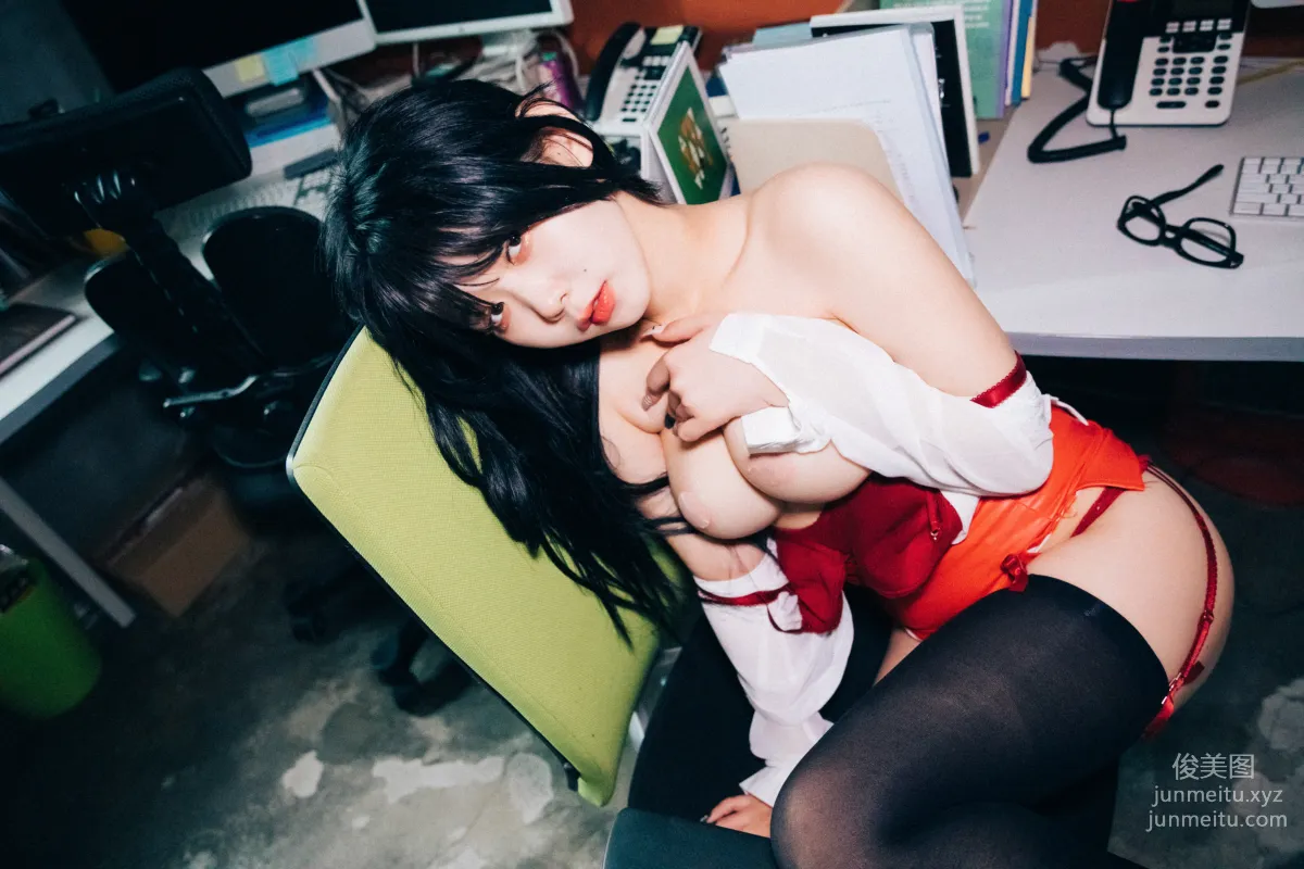 Zia: LOOZY 046. Office slave photo 179