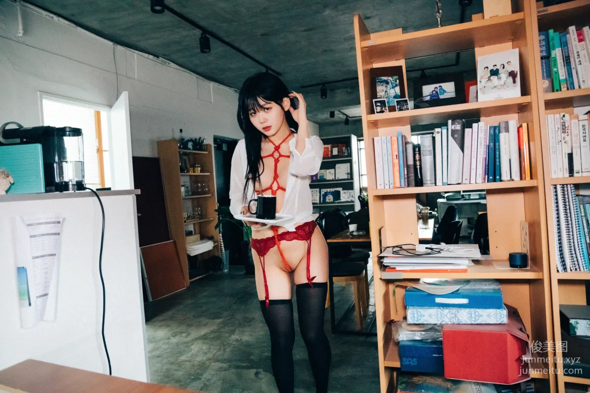 Zia: LOOZY 046. Office slave photo 10