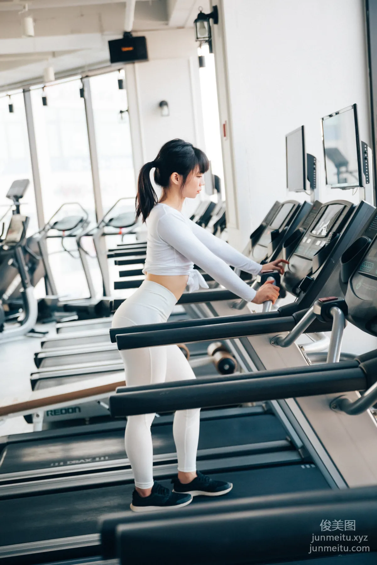 052.[Loozy] Kissme - Strip Fitness + Video [85P] 8