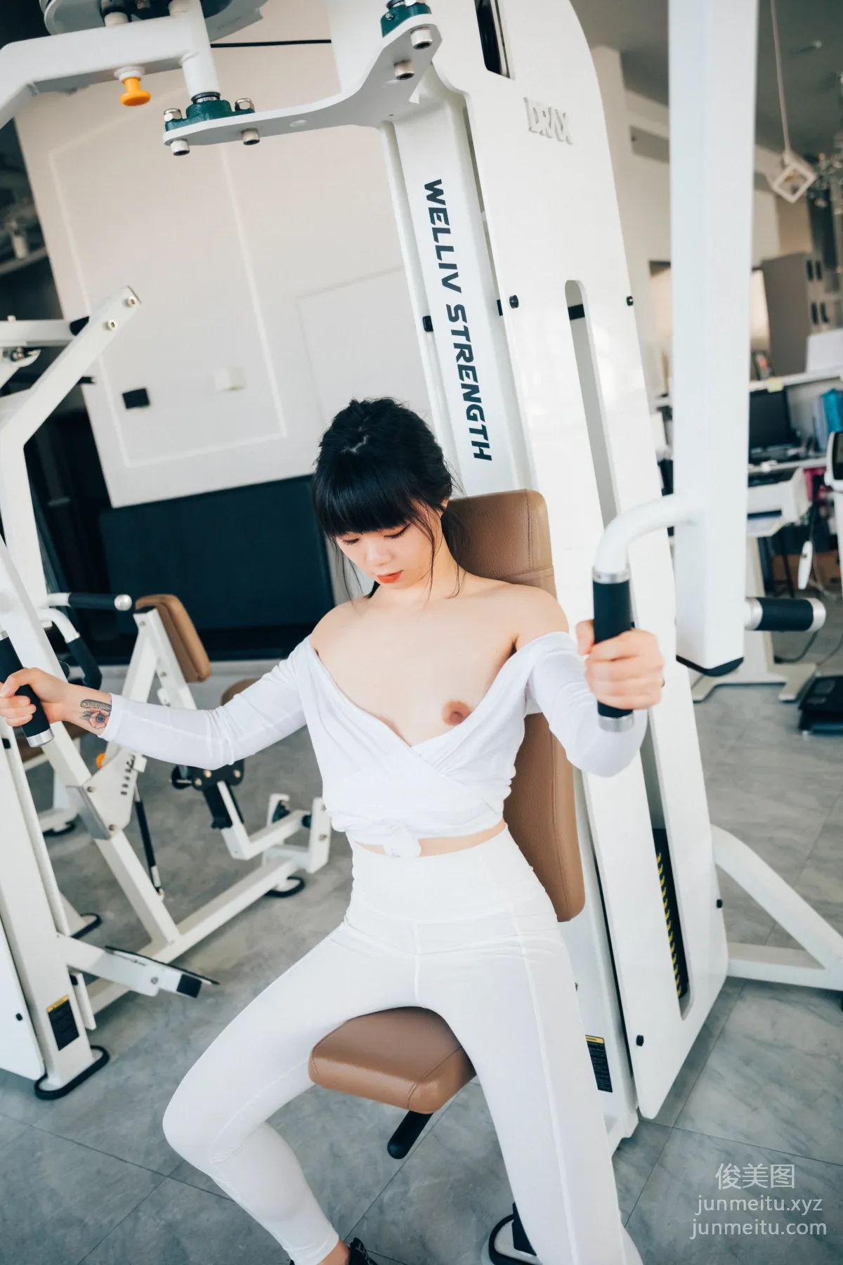 052.[Loozy] Kissme - Strip Fitness + Video [85P] 34