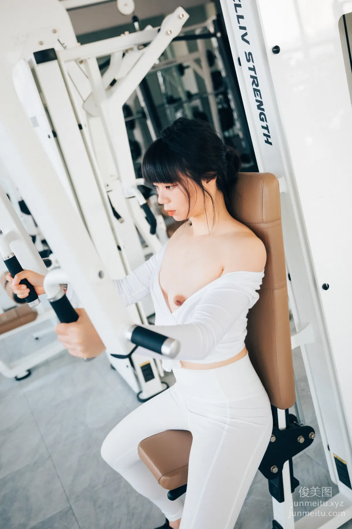 052.[Loozy] Kissme - Strip Fitness + Video [85P] 35