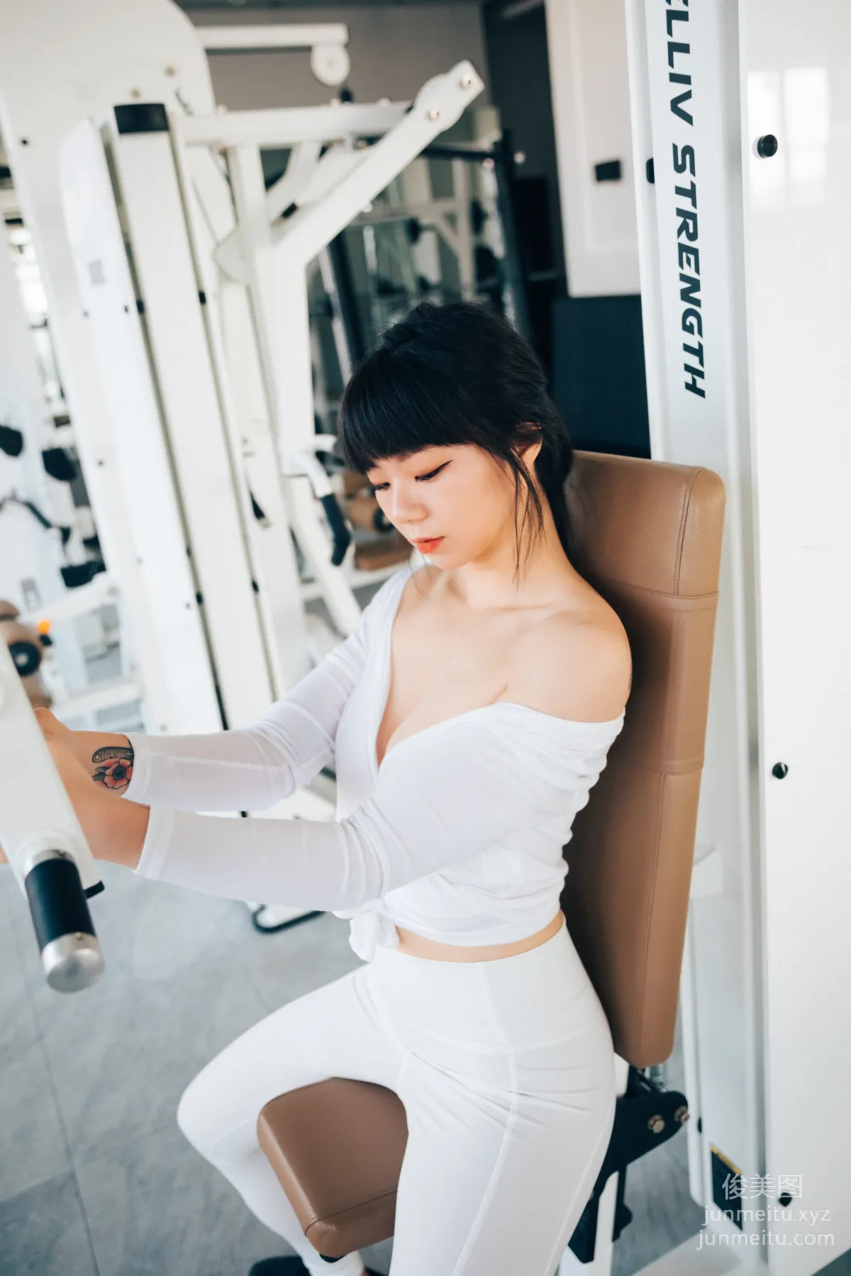 052.[Loozy] Kissme - Strip Fitness + Video [85P] 36