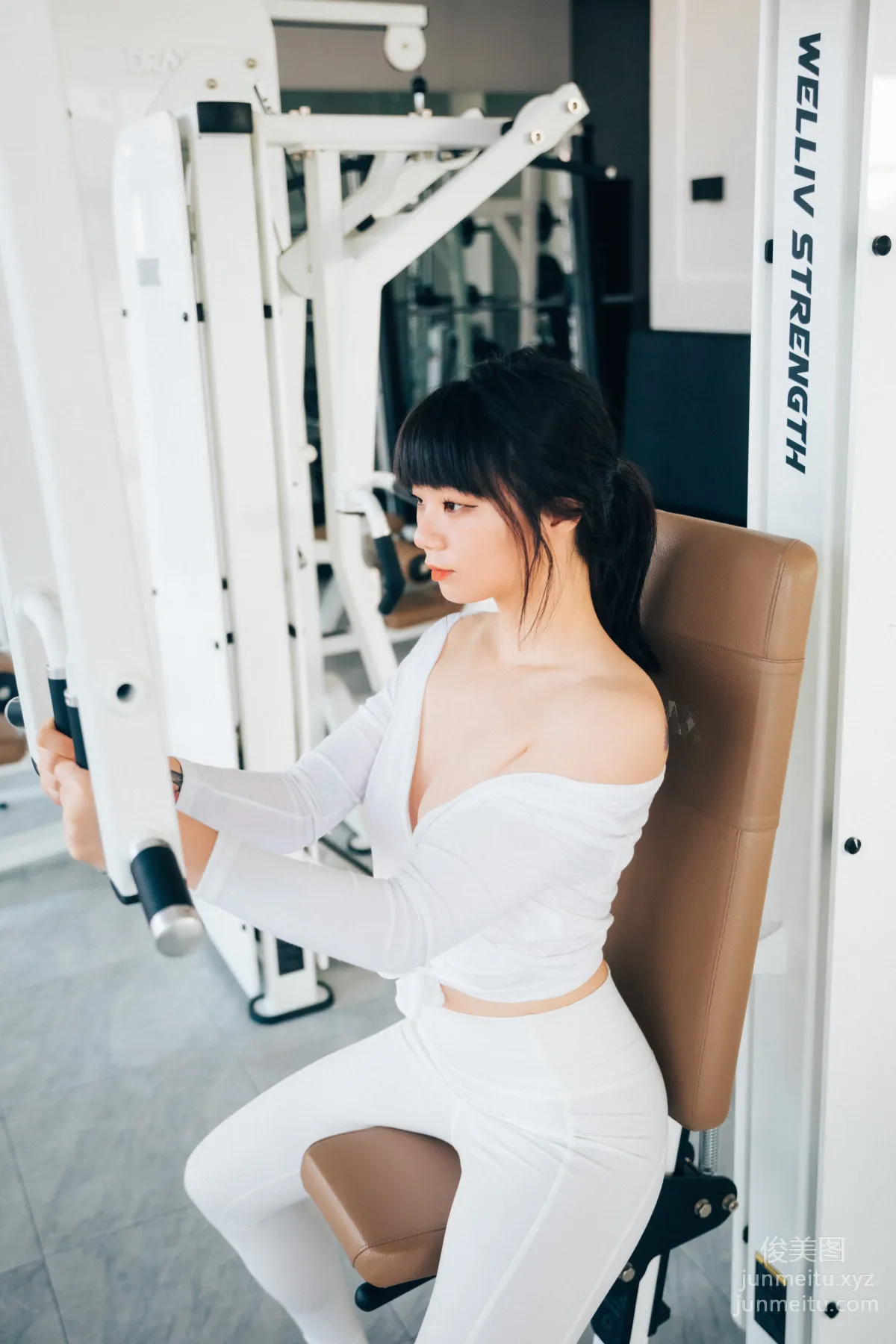 052.[Loozy] Kissme - Strip Fitness + Video [85P] 37