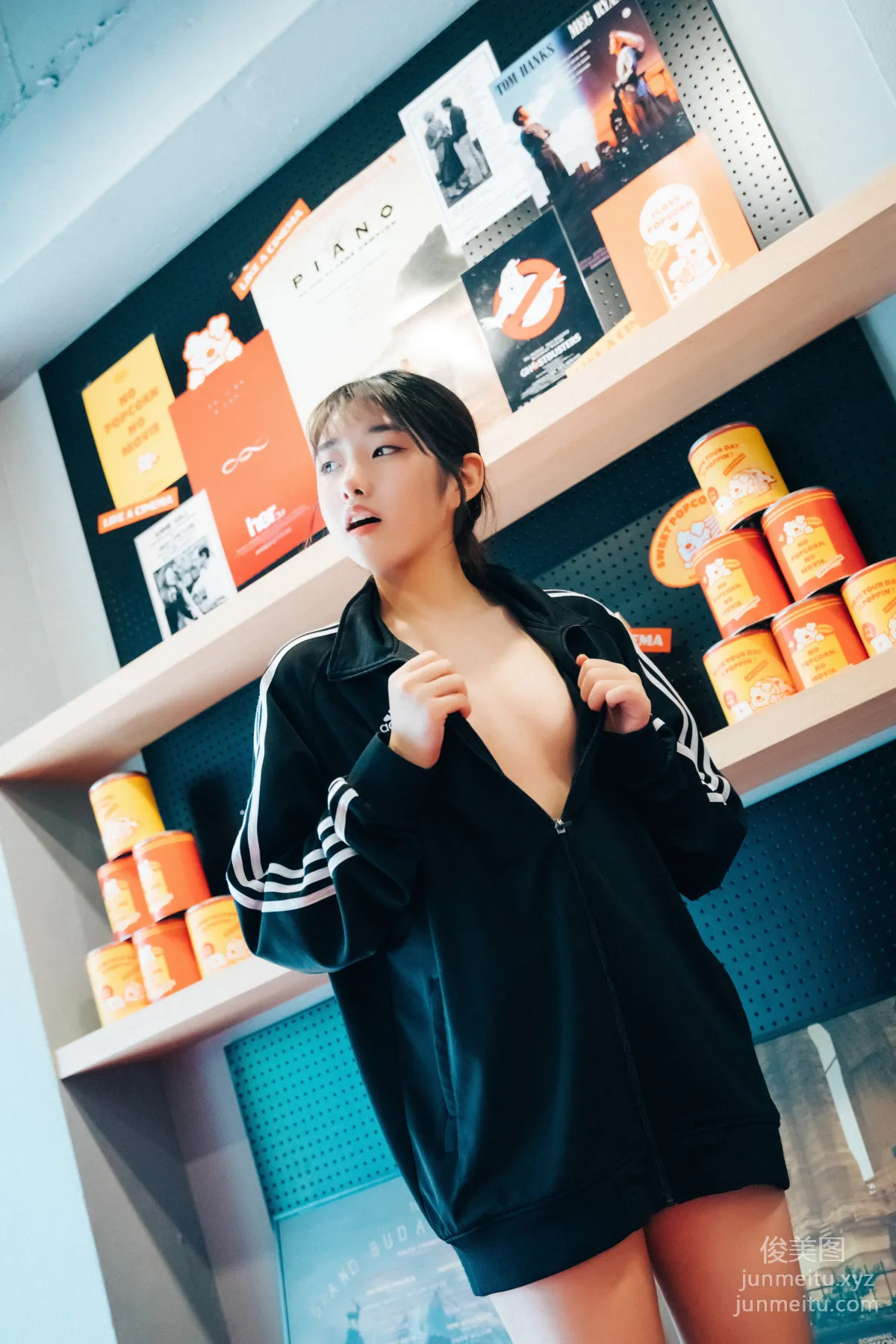 065.[Loozy] Sonson (손손) - Cinema girl_S.ver [123P] 24