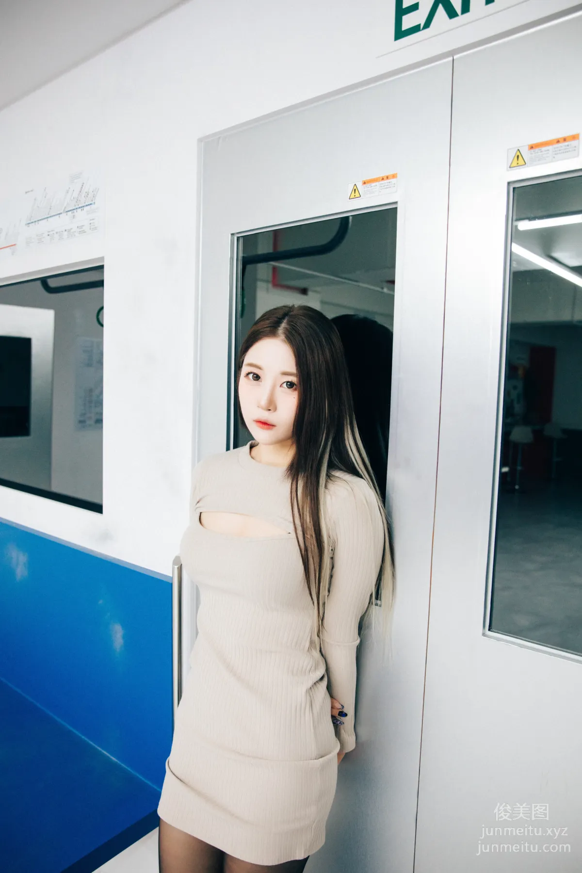 074.[Loozy] Bomi (보미)-Bondage subway[100P] 9