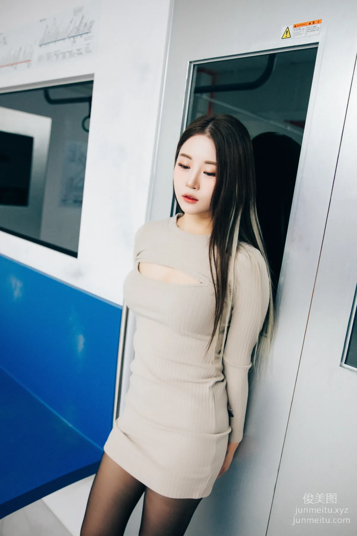 074.[Loozy] Bomi (보미)-Bondage subway[100P] 10