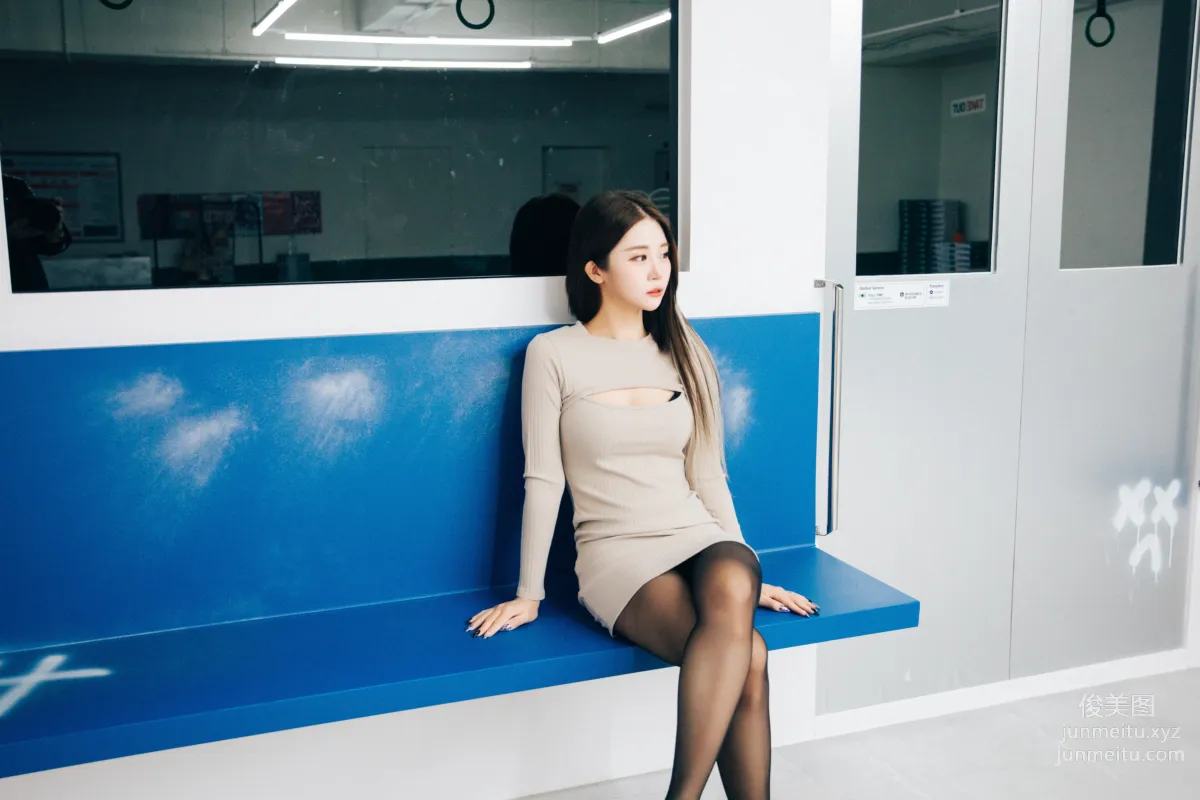 074.[Loozy] Bomi (보미)-Bondage subway[100P] 12