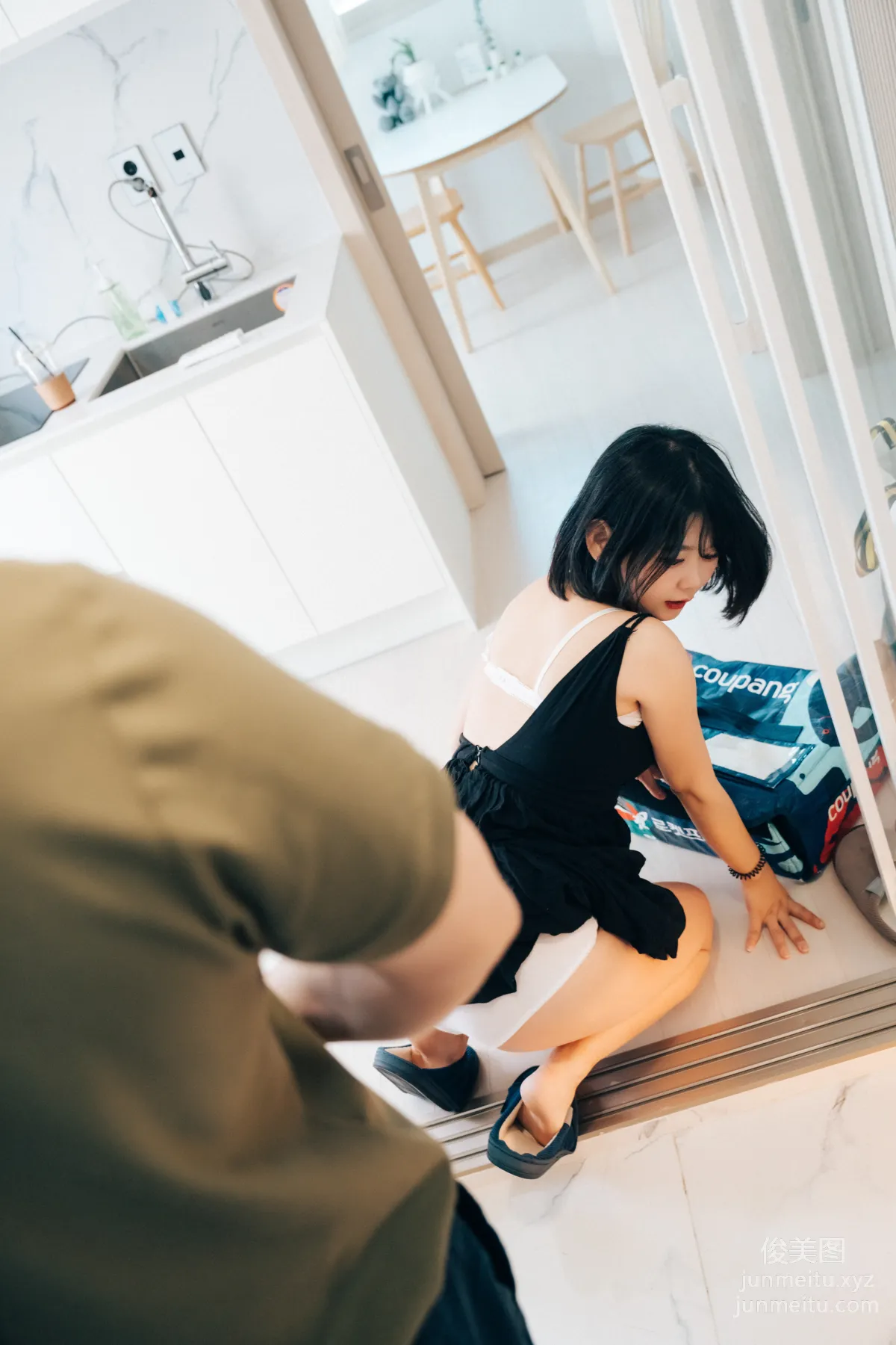 117.[Loozy] Zia (지아) - With Delivery Man[140P] 21