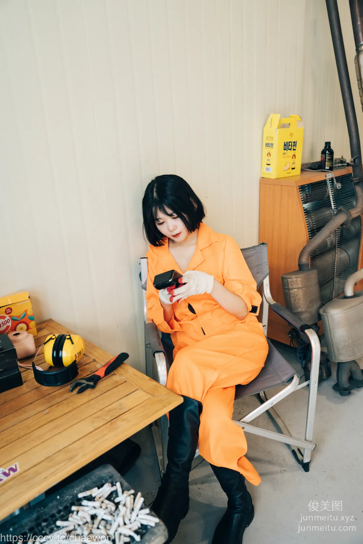 137.[Loozy] Zia - Garage Girl[129P] photo 3