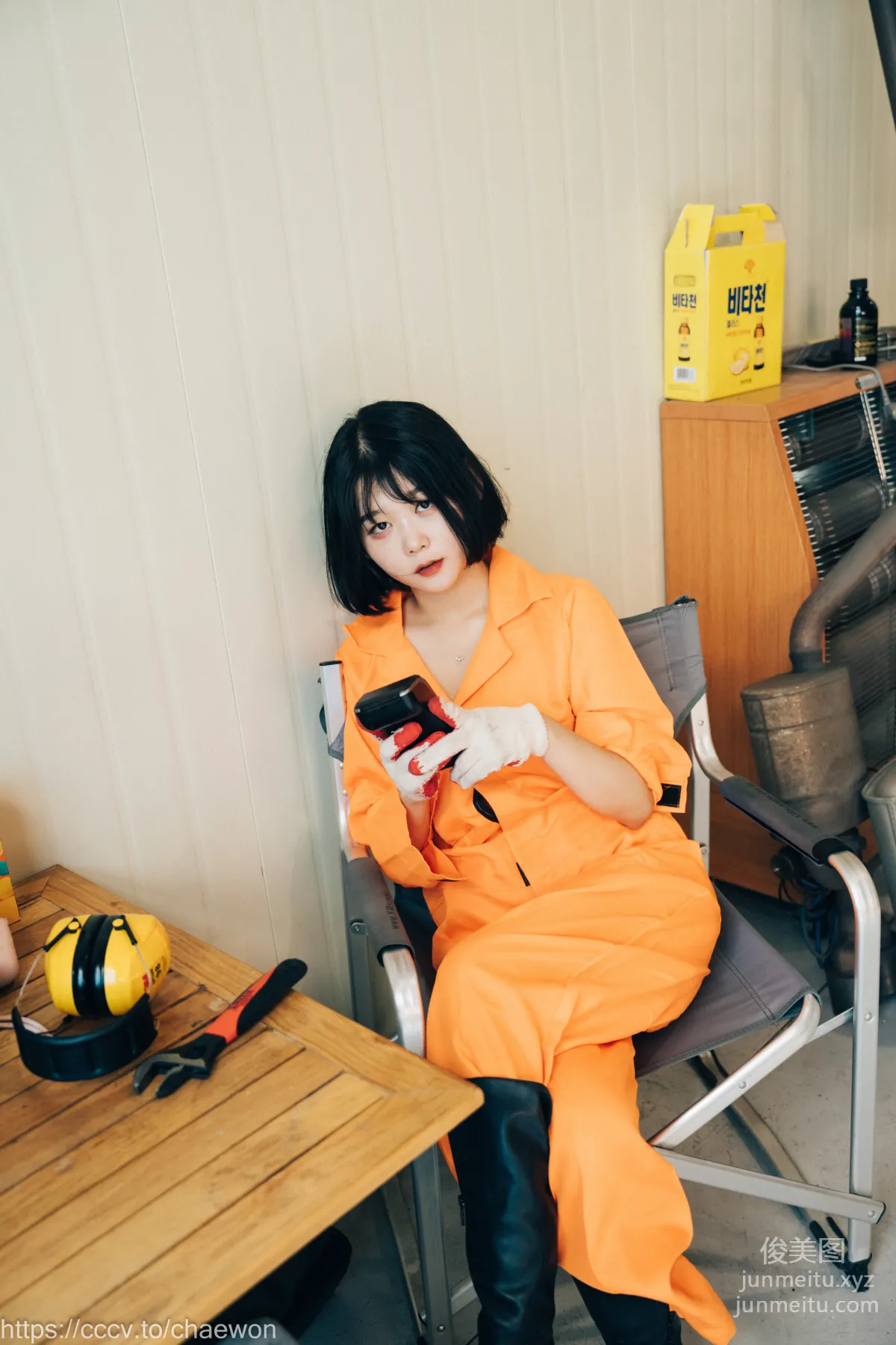 137.[Loozy] Zia - Garage Girl[129P] photo 4
