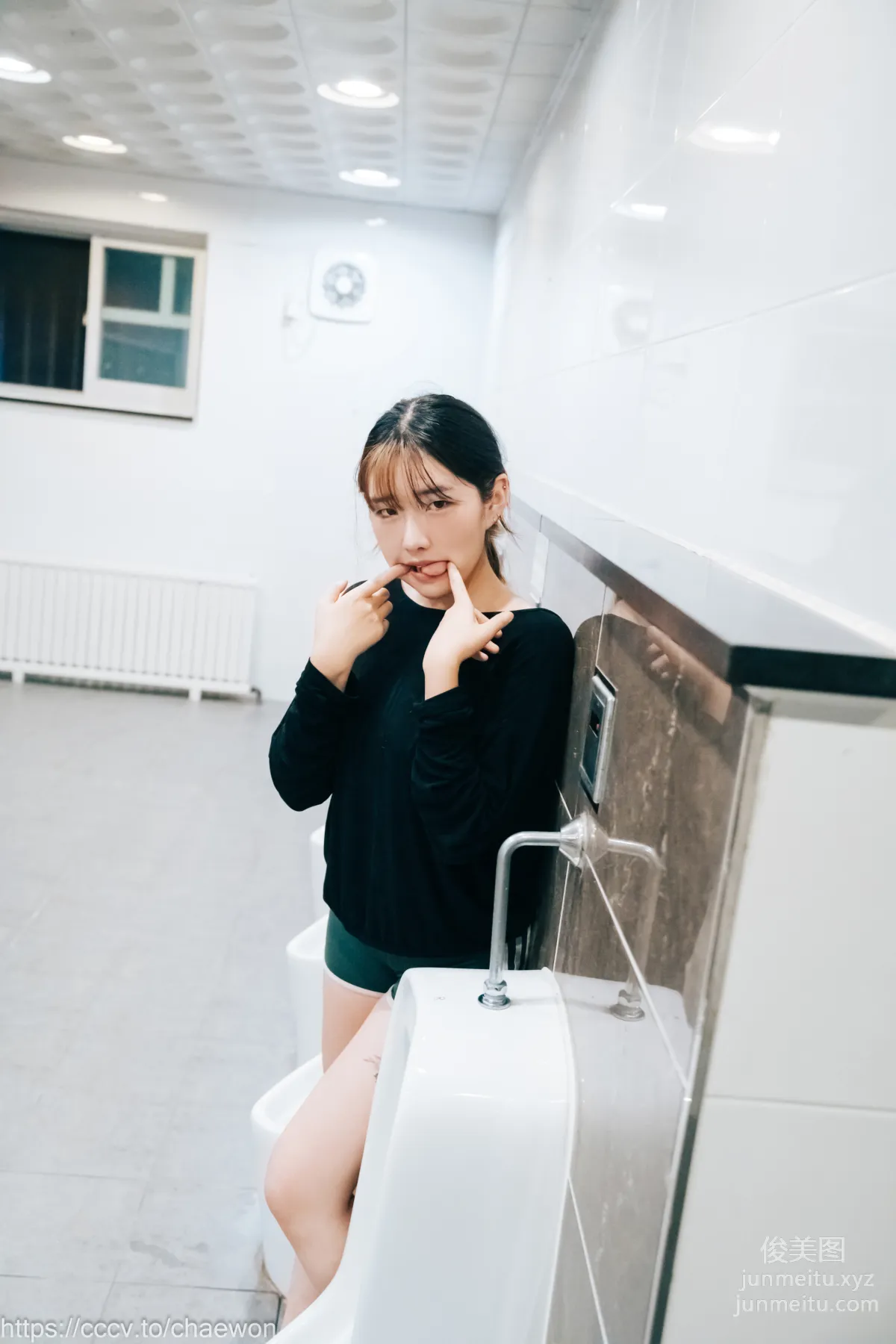140.[Loozy] SonSon (손손) - Public Toilet - part 01[157P] 60