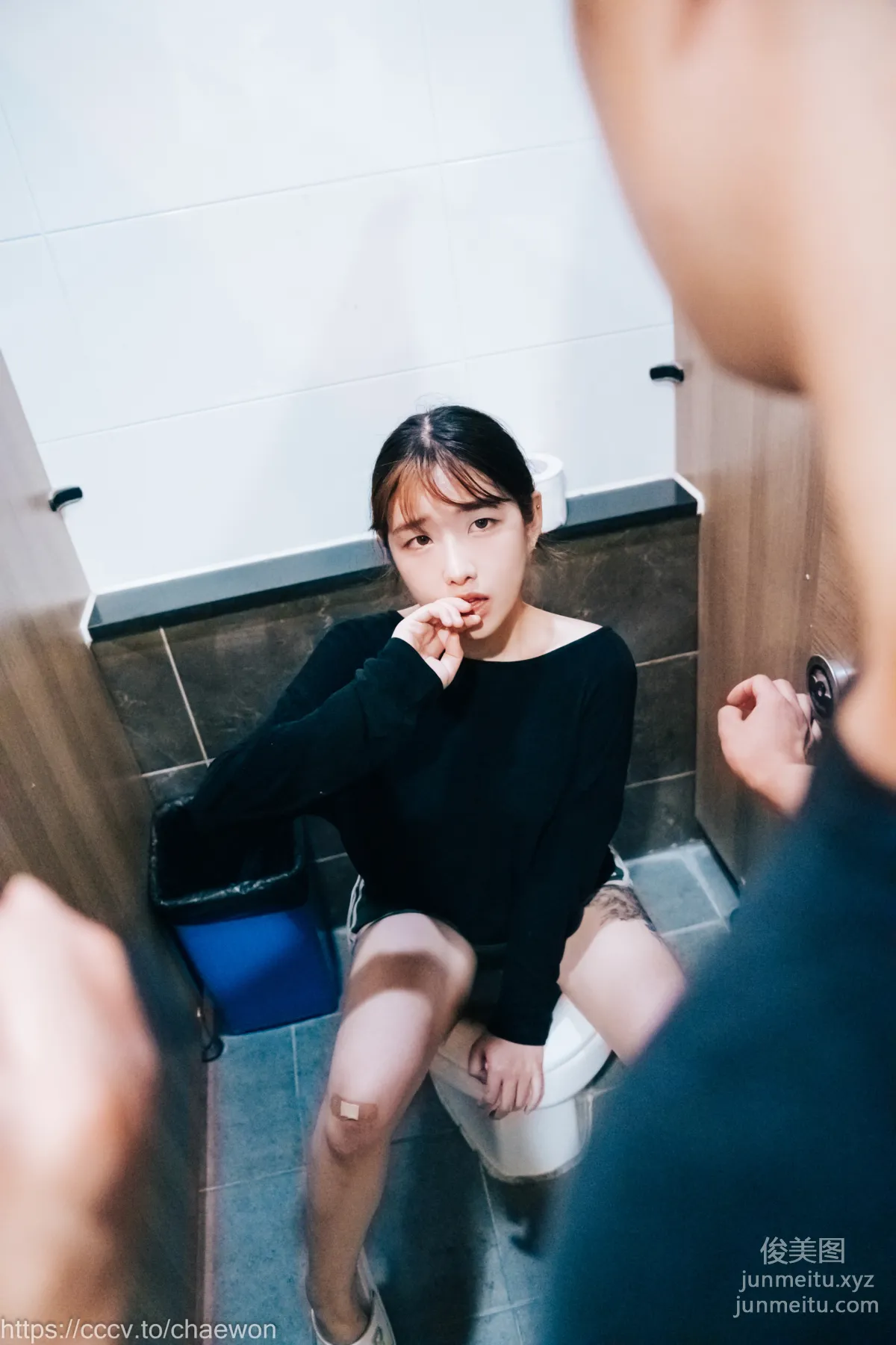 140.[Loozy] SonSon (손손) - Public Toilet - part 01[157P] 75