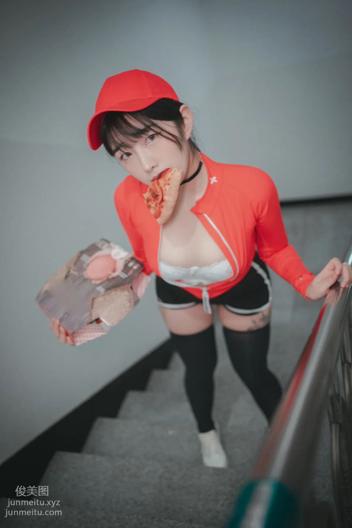 198.[DJAWA] SonSon - Pizza Girl[111P] 24