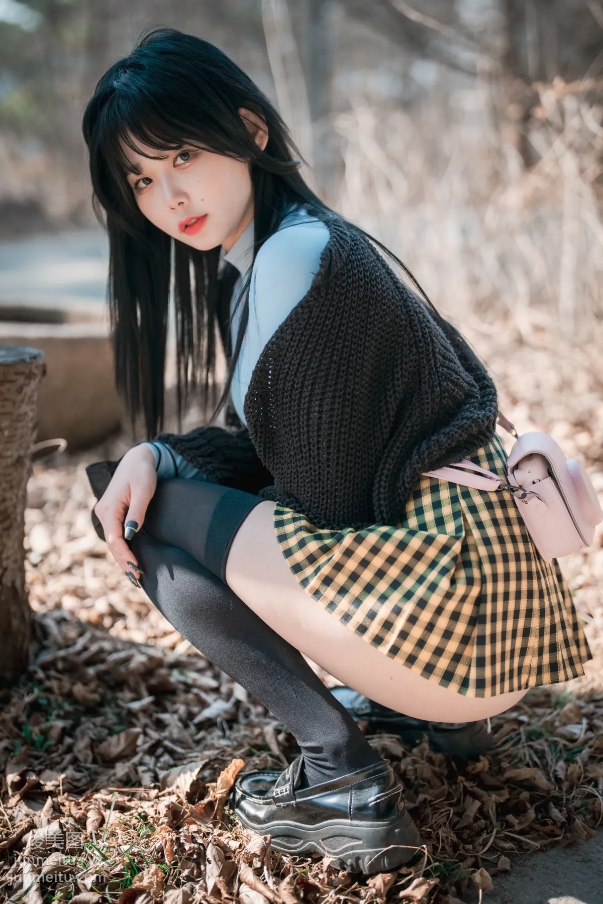 241.[DJAWA] Zia - Early Spring Walk in March[141P] 75