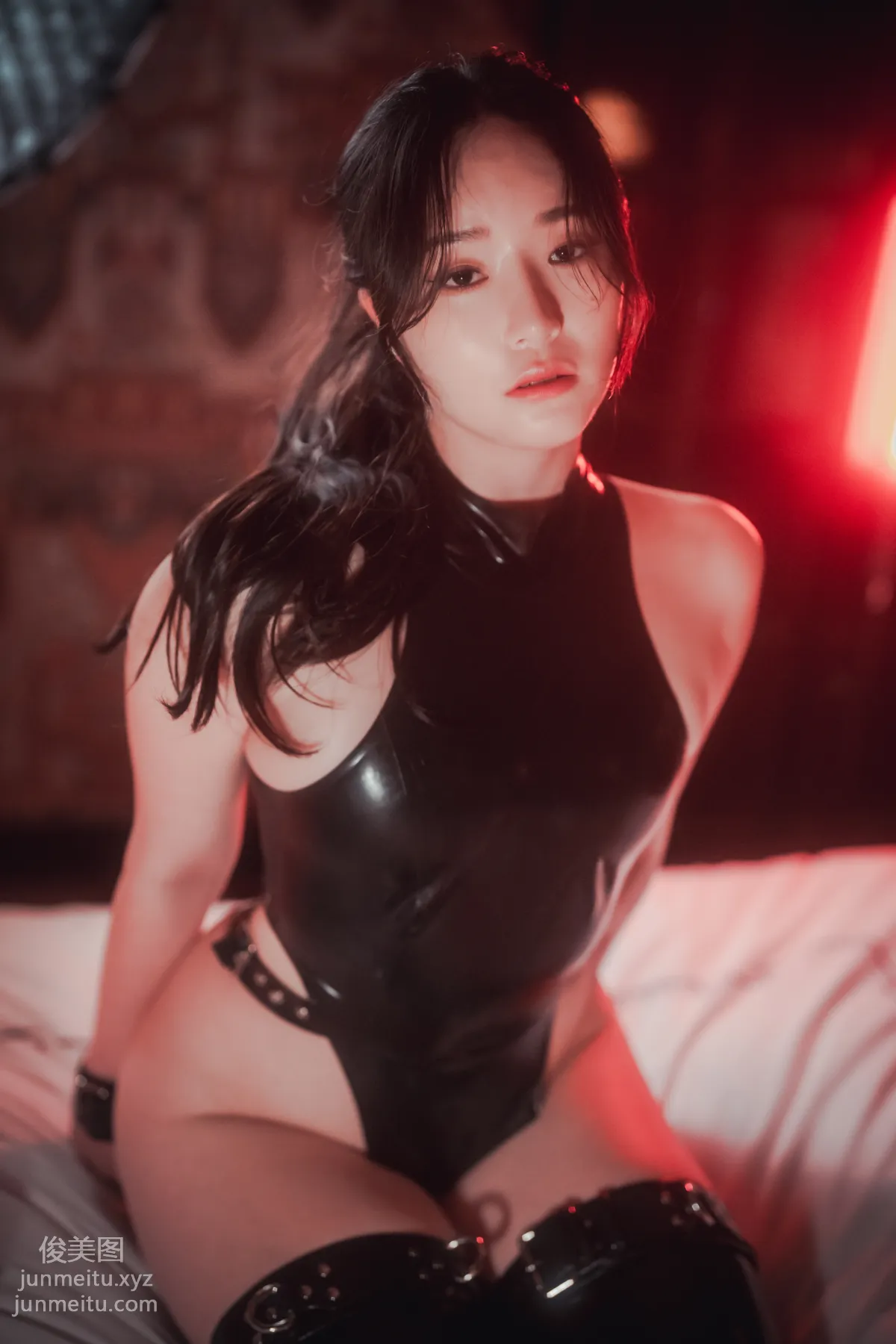 319.DJAWA Photo – PIA (피아) Cling to Latex [143P] 76