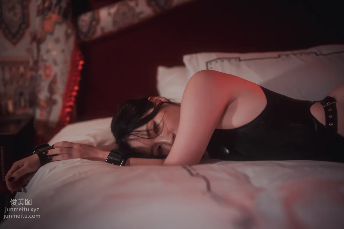 319.DJAWA Photo – PIA (피아) Cling to Latex [143P] 80
