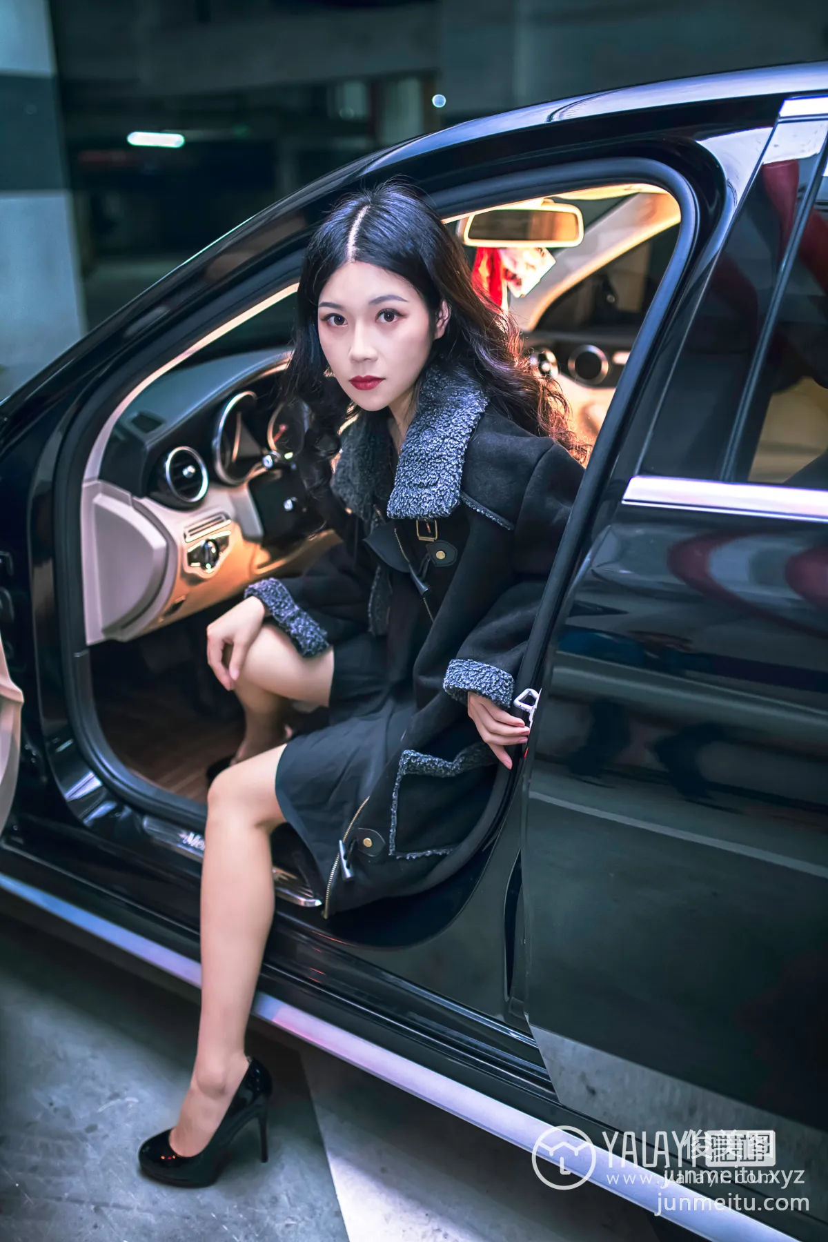 Li Li: YALAYI No. 050 photo 5