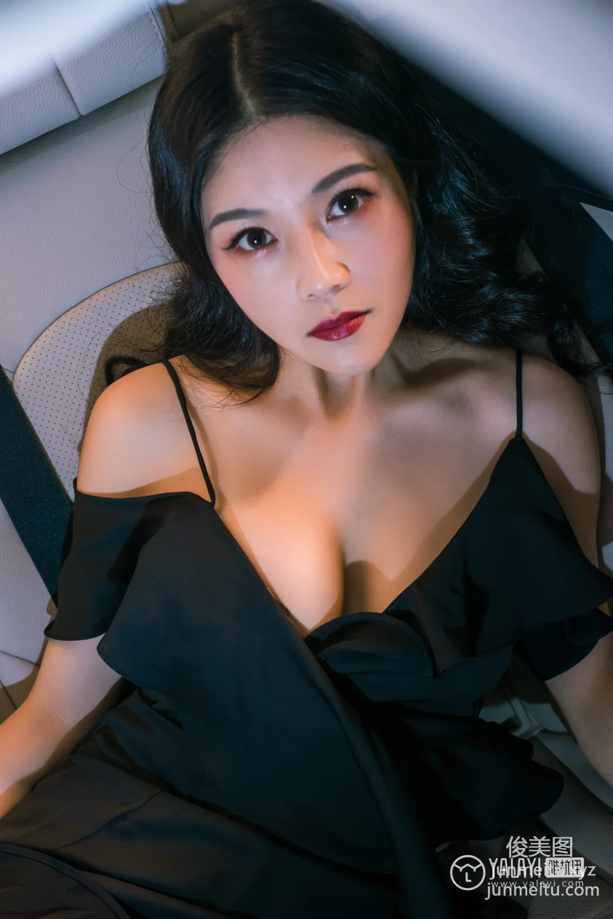 Li Li: YALAYI No. 050 photo 28